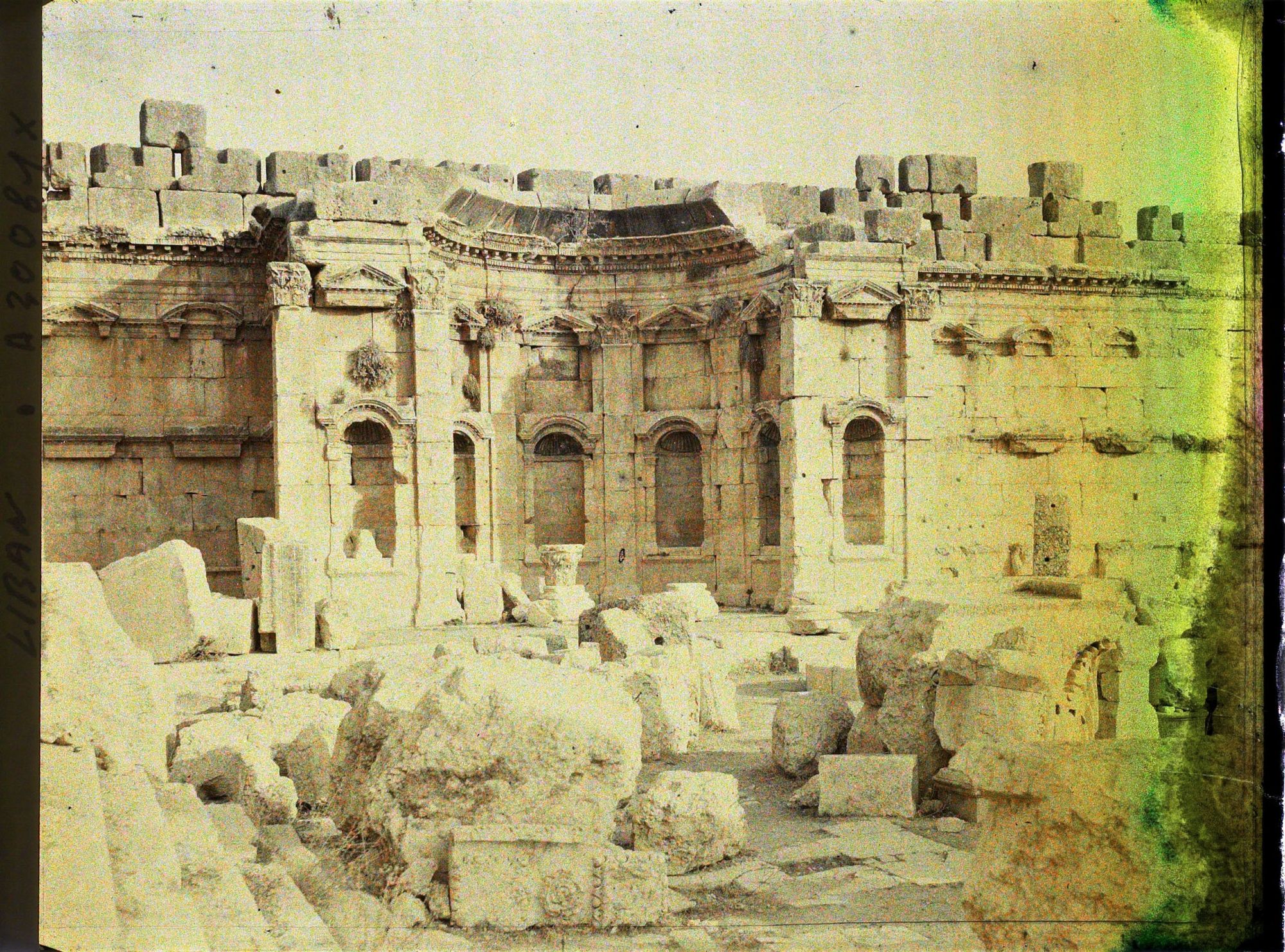 Image représentant Vestiges de la Grande Cour, dite Cour de l'Autel, du Temple de Jupiter Héliopolitain