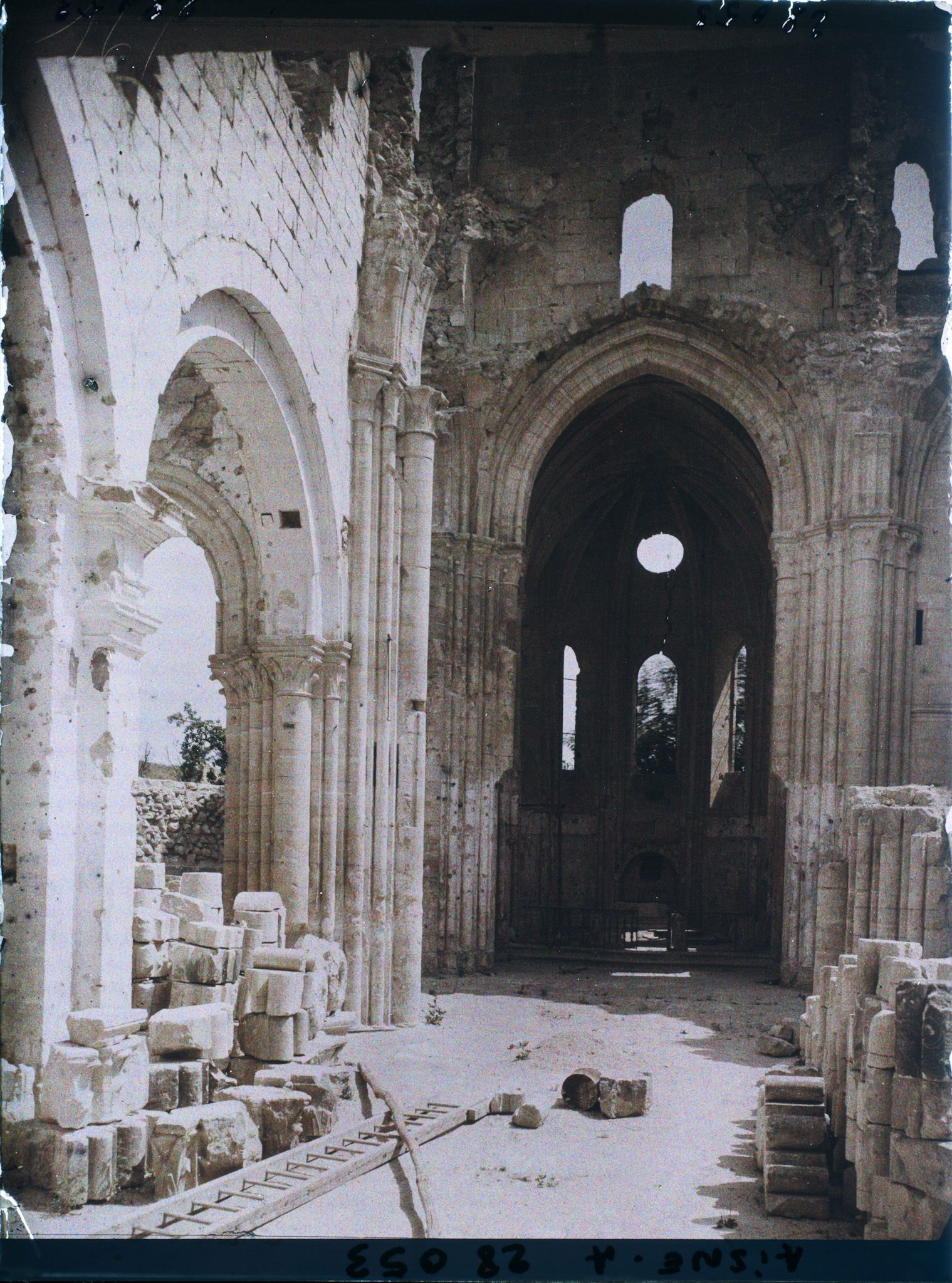 Image représentant France, Soupir, Intérieur de l'Eglise, la nef XIIIe S