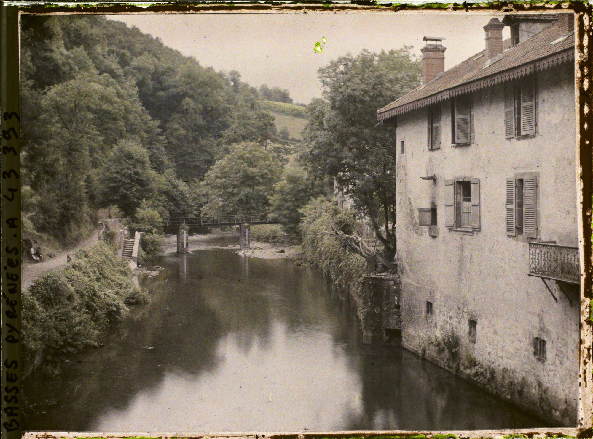 Image représentant France , St Jean-Pied de Port, La Nive à St Jean Pied de Port