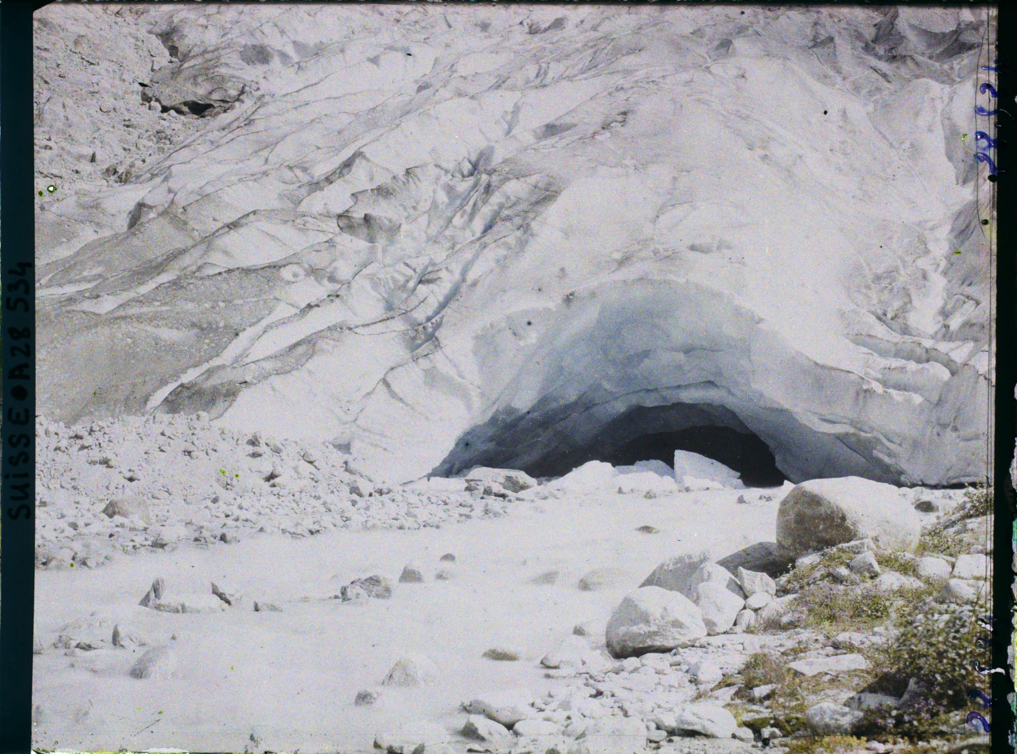 Image représentant Le Rhône à la sortie du glacier du Rhône