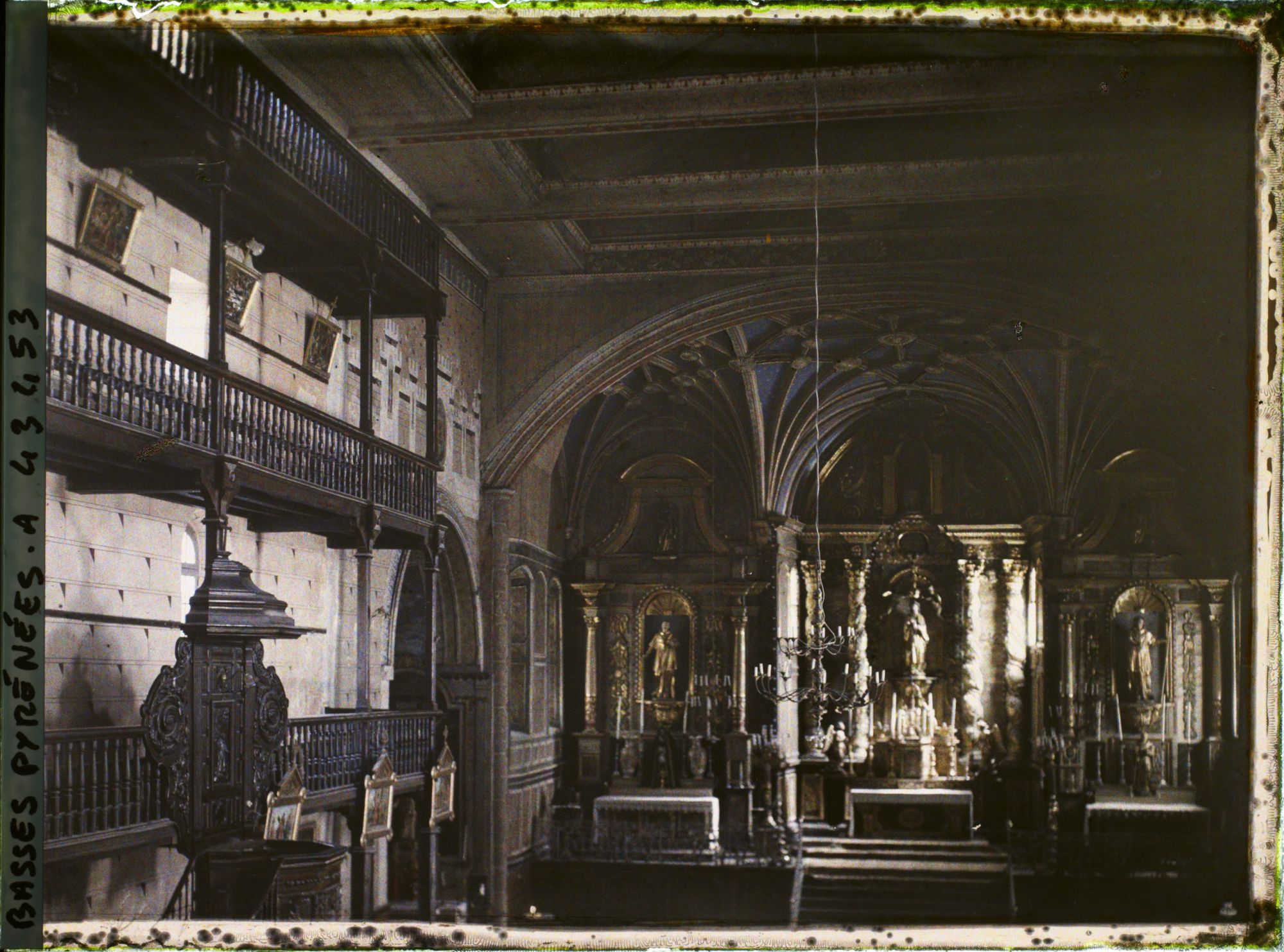 Image représentant France, Ciboure, L'intérieur de l'Eglise