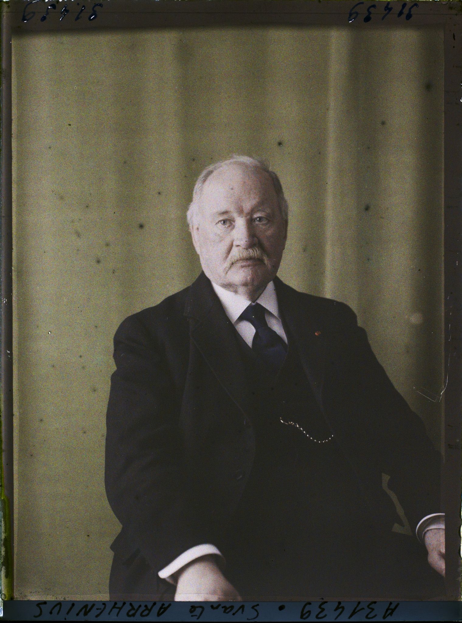 Image représentant Monsieur  https://musee-albert-kahn.s-museum.fr/home/NWQ2OTAwYzNmYjZlZTk1ZWQwODJmMjY4L2dlbmVyaWMtbm90aWNlLXRhYi9hdXRob3JpdHkvNjE3YTc5ZjVjZjhiODk2OGIzMzM3ZDIx/5d6900c3fb6ee95ed082f268/generic-notice-tab/authority/617a79ebcf8b8968b3336750 Svante Arrhenius