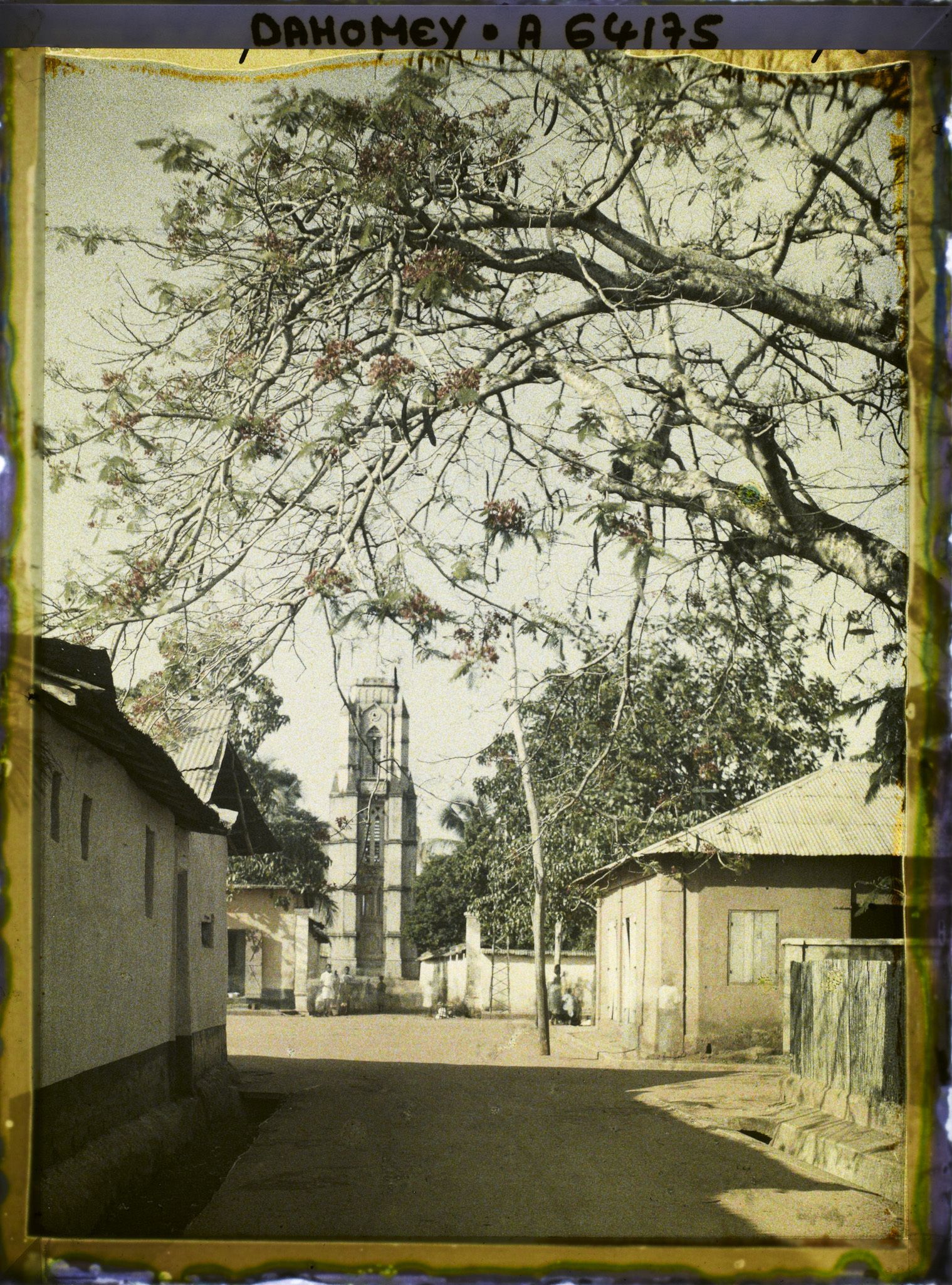 Image représentant Vue vers l'église de la mission catholique