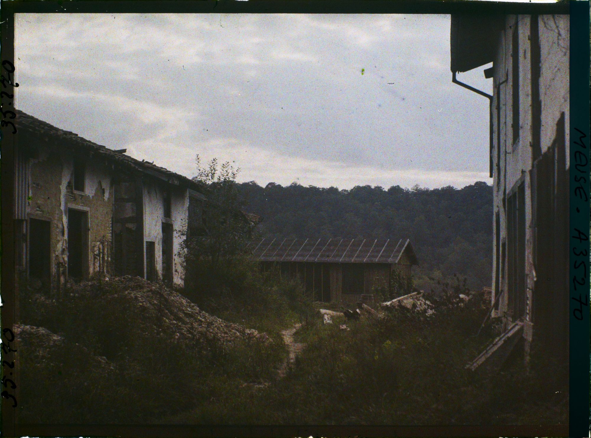 Image représentant France, La Chalade, Ruines à la Chalade vues à la nuit tombante