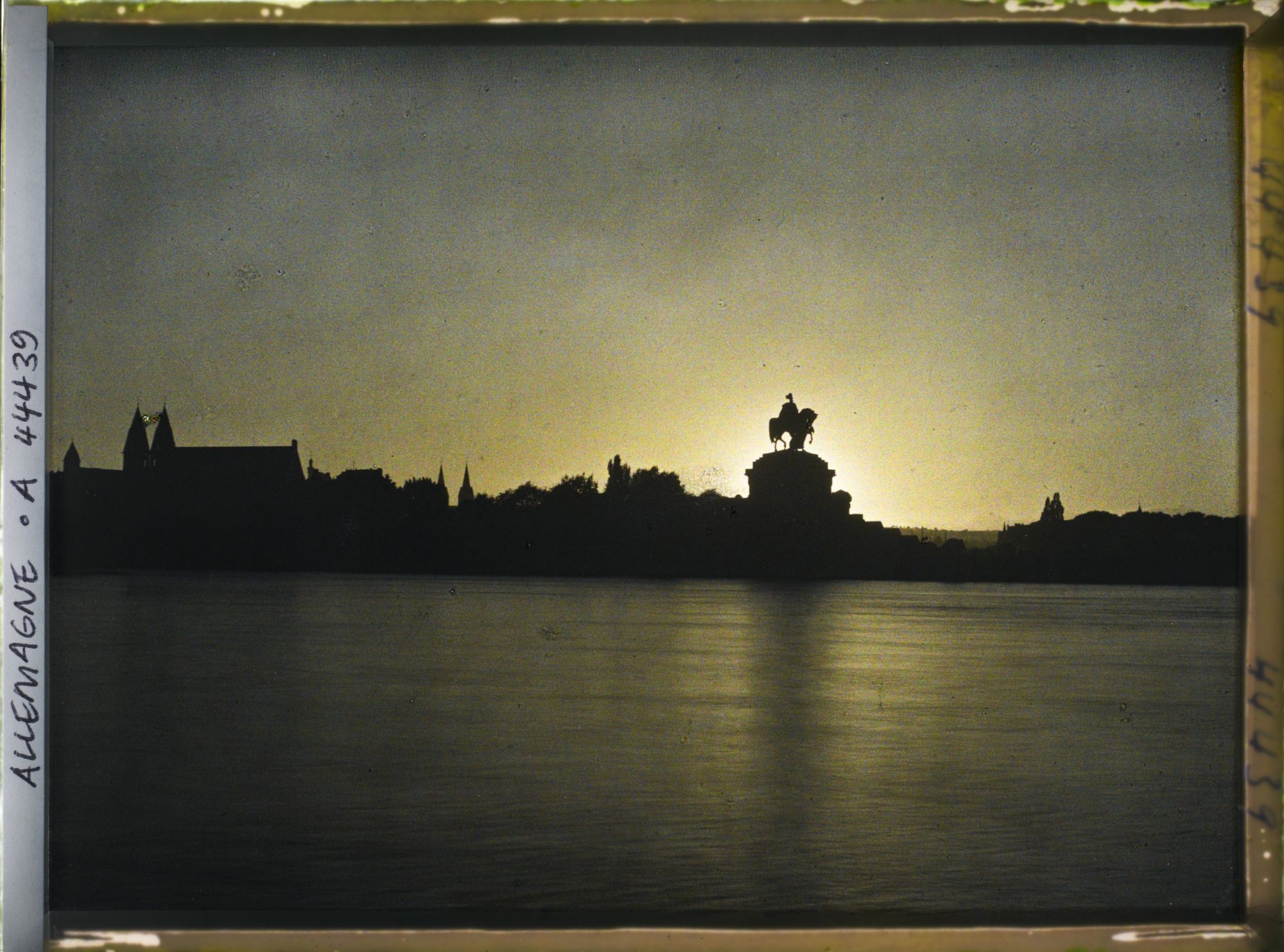 Image représentant Allemagne, Coblence, Coucher de Soleil s/ Confluent du Rhin et de la Moselle
