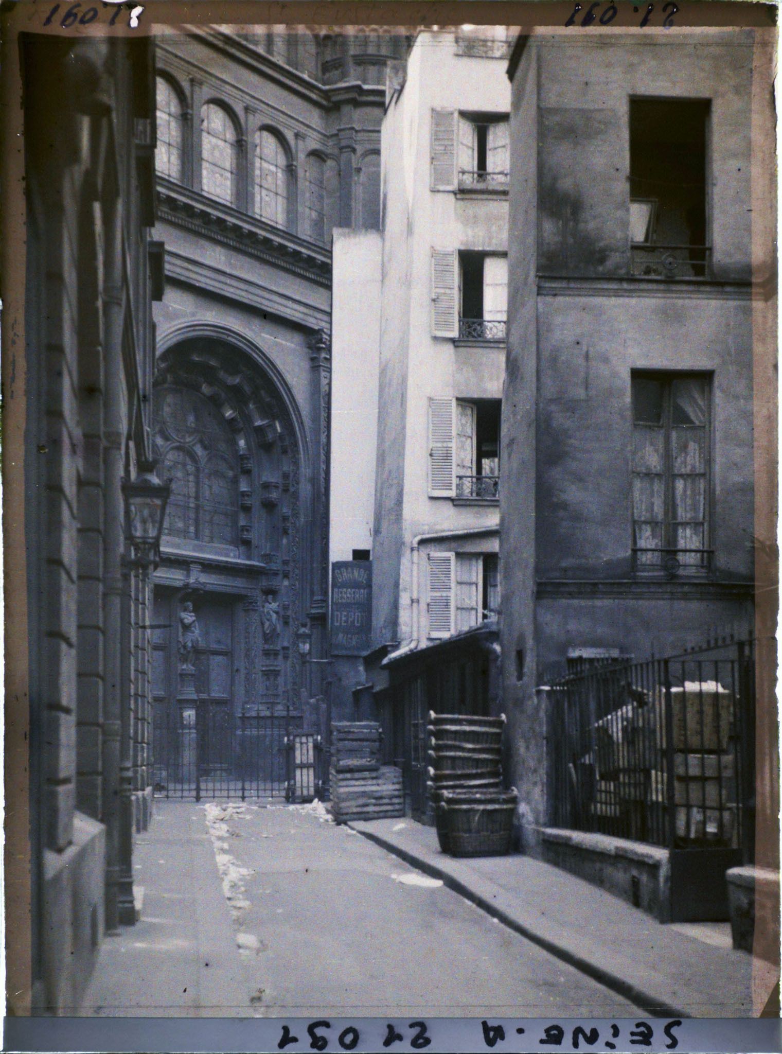 Image représentant L'impasse Saint-Eustache vue de la rue de Montmartre