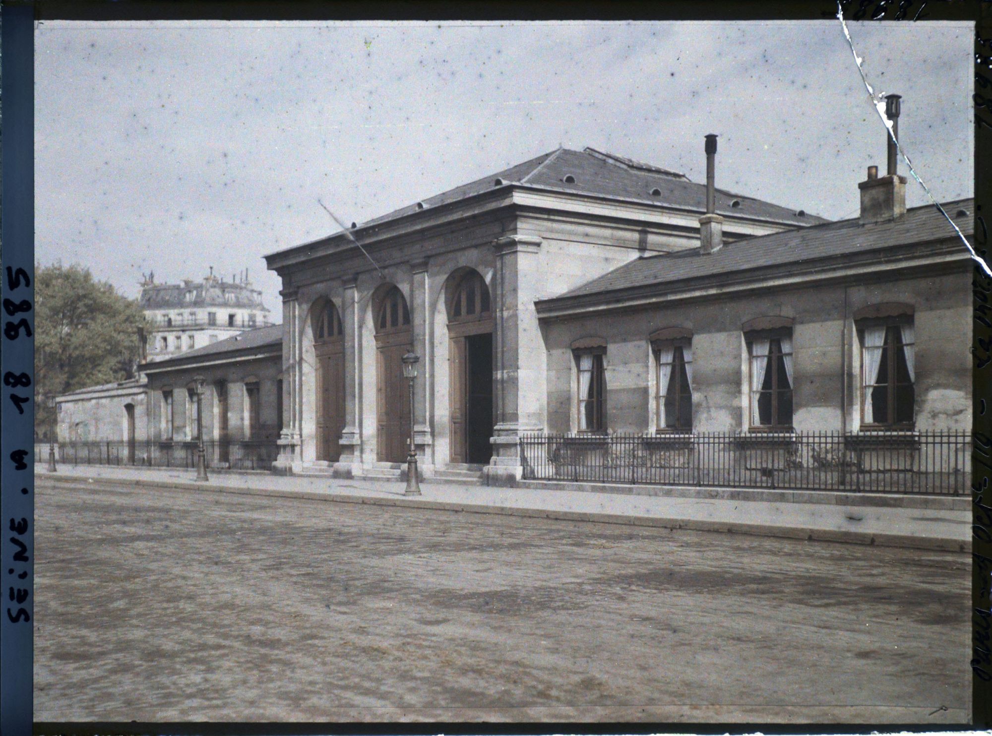 Image représentant La Morgue quai de l'Archevêché