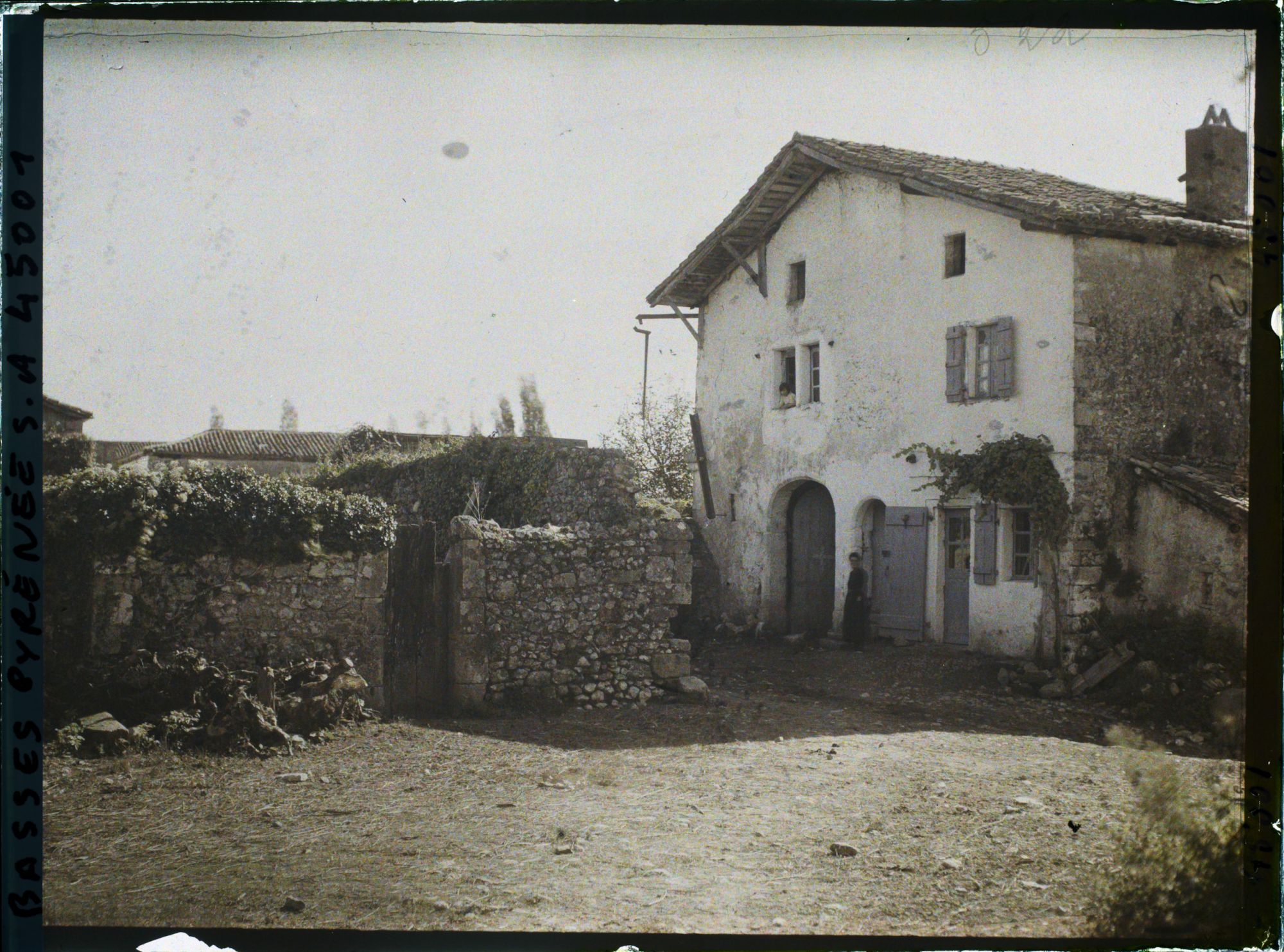 Image représentant France, Guiche, Fermes aux alentours du Château