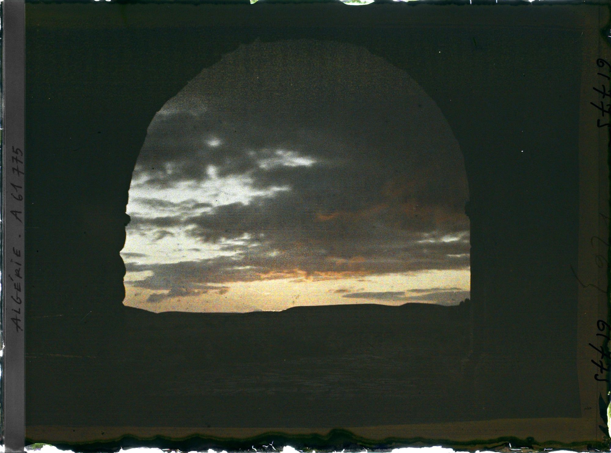 Image représentant Algérie, Lambèse, Lever du Soleil sous grande Arche du Prœtorium