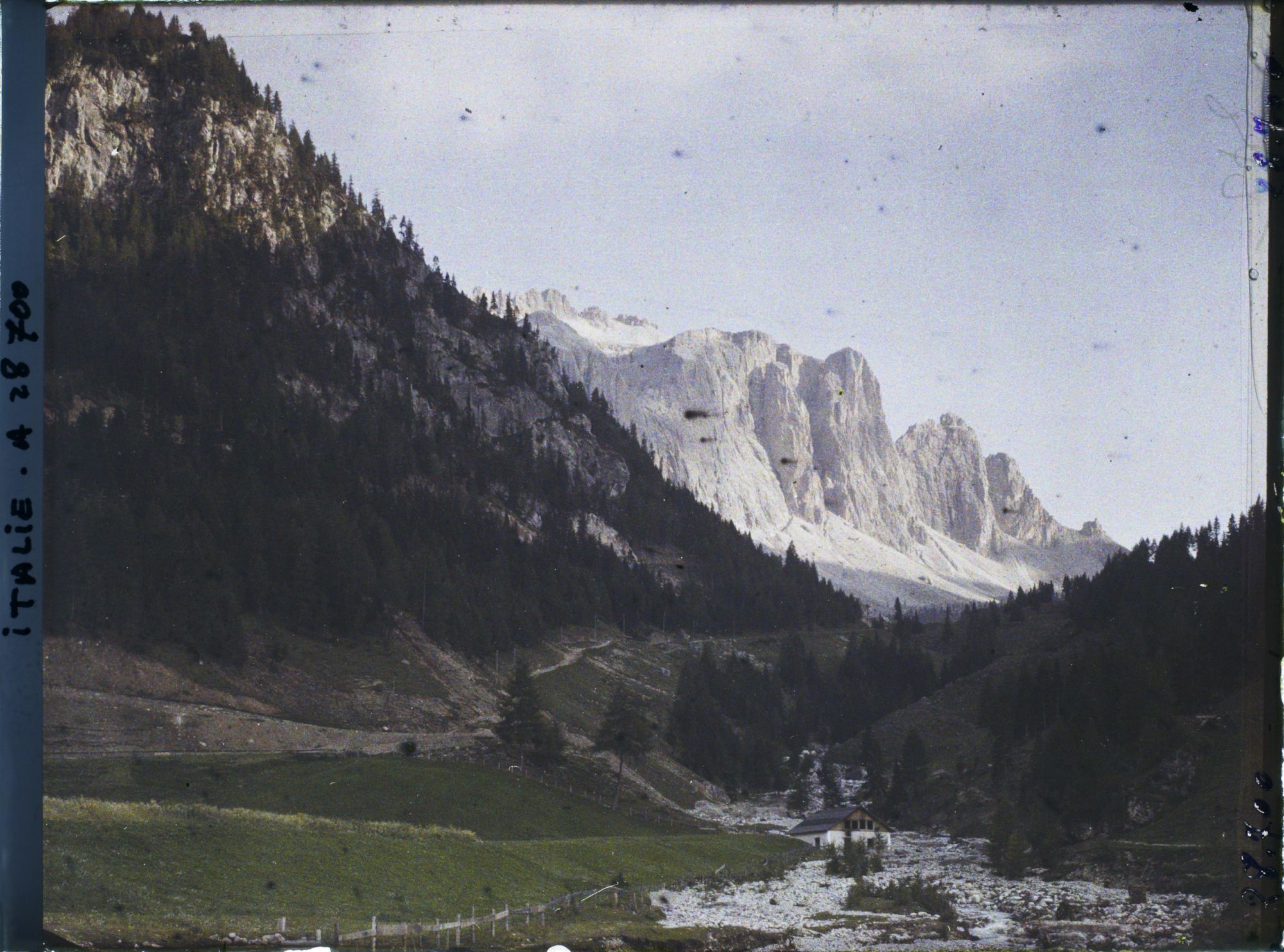 Image représentant Vue des hauteurs du village (Plan de Graba) vers le massif de la Stella (Groupo di Sella ou Sellagruppe)