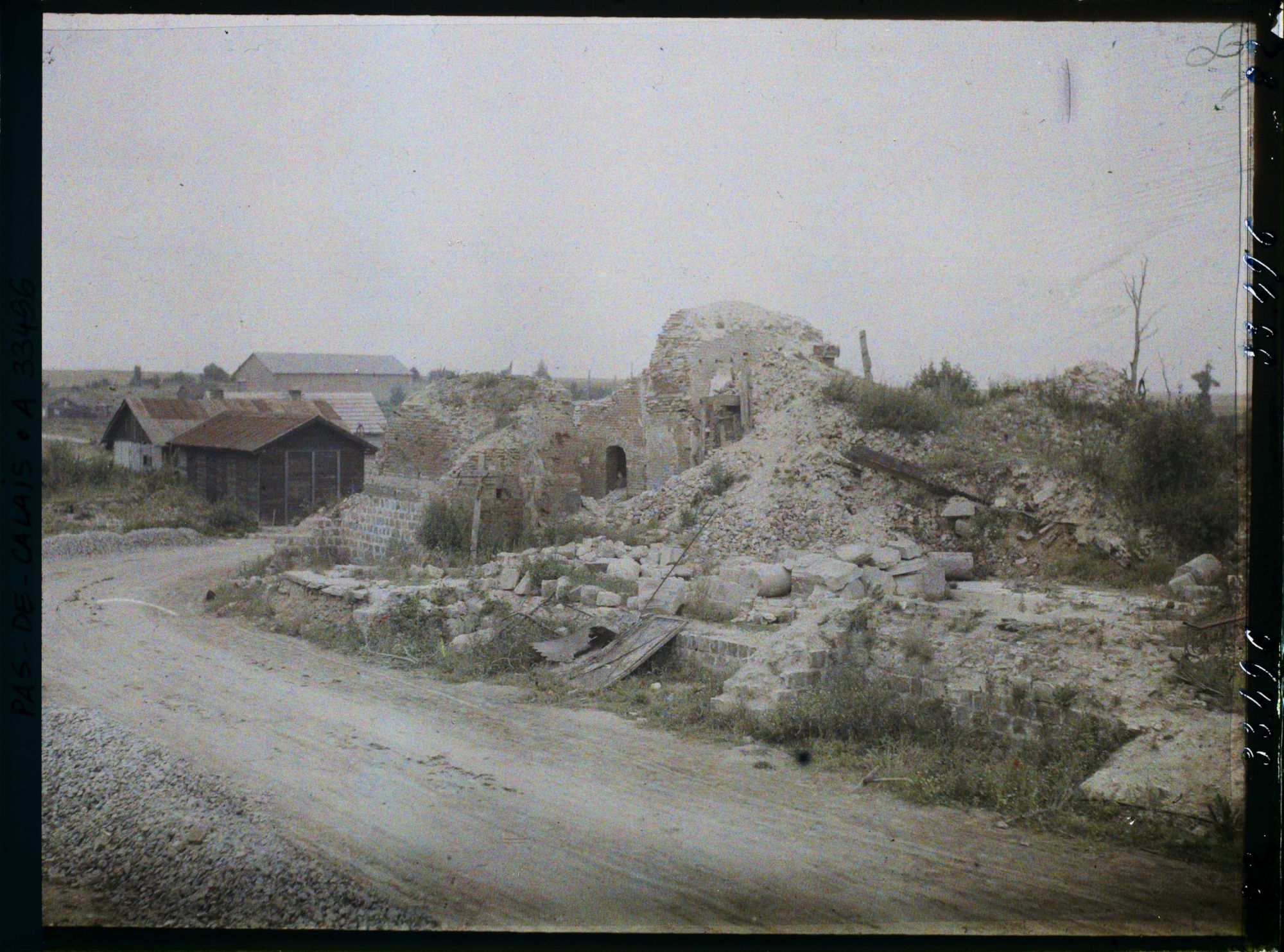 Image représentant France, Le Transloy, Les ruines de l'Eglise vues d'ensemble