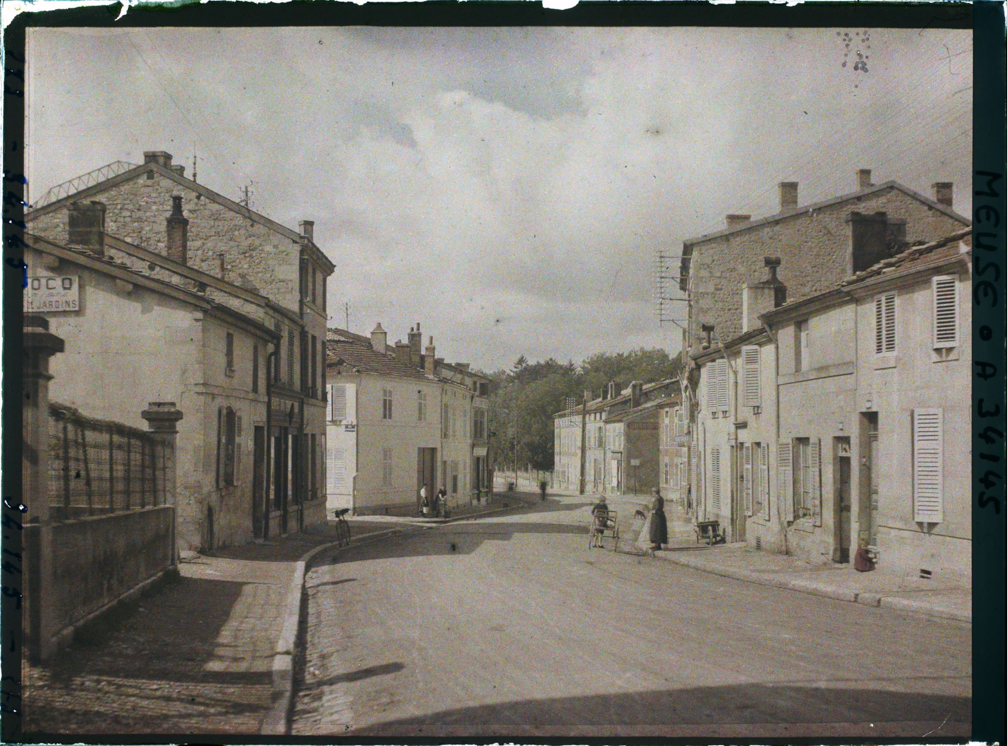 Image représentant France, Bar-le-Duc, La Voie Sacrée à sa sortie de Bar le Duc vue vers la Ville