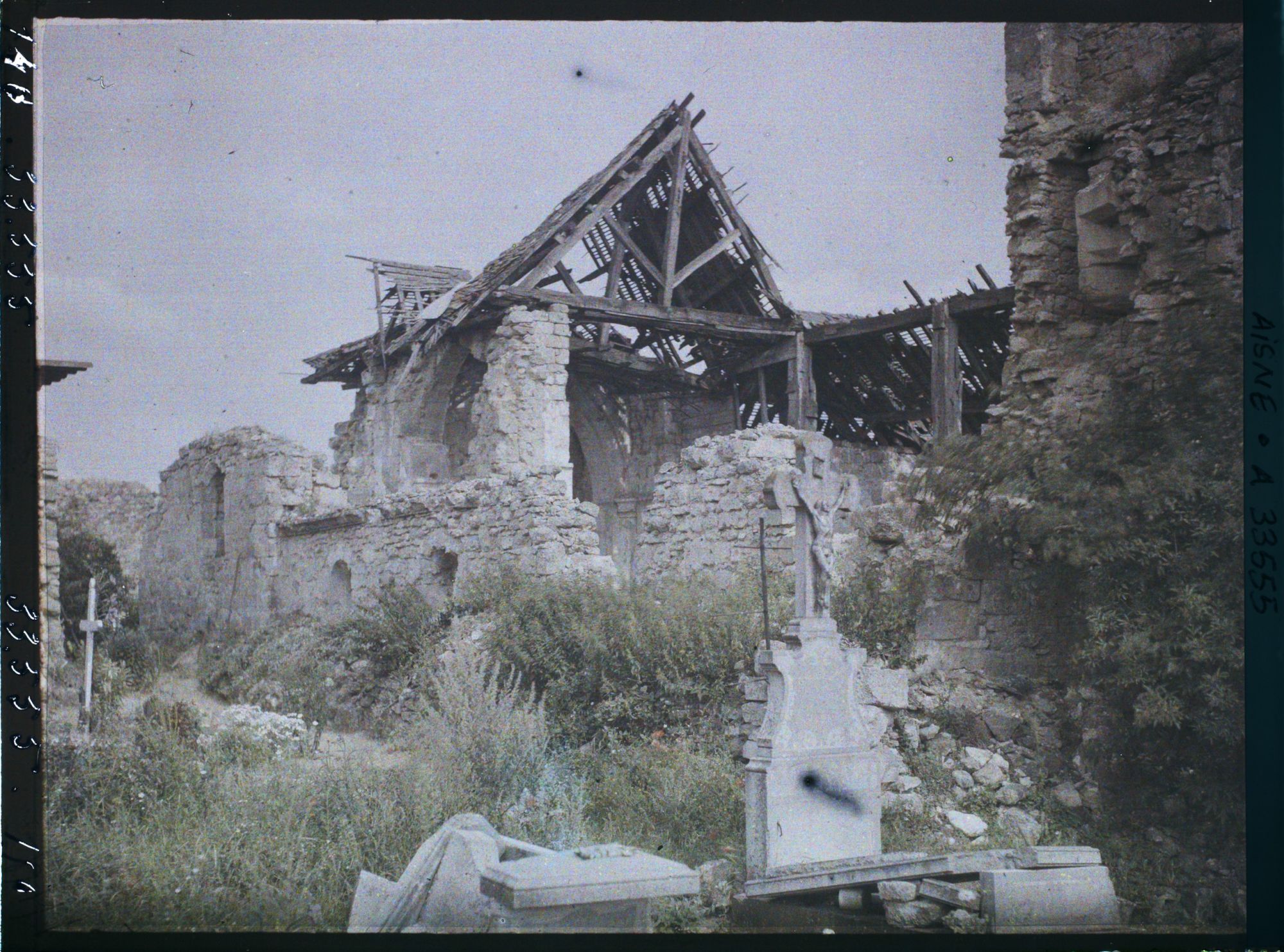 Image représentant France, Oulches, L'Eglise