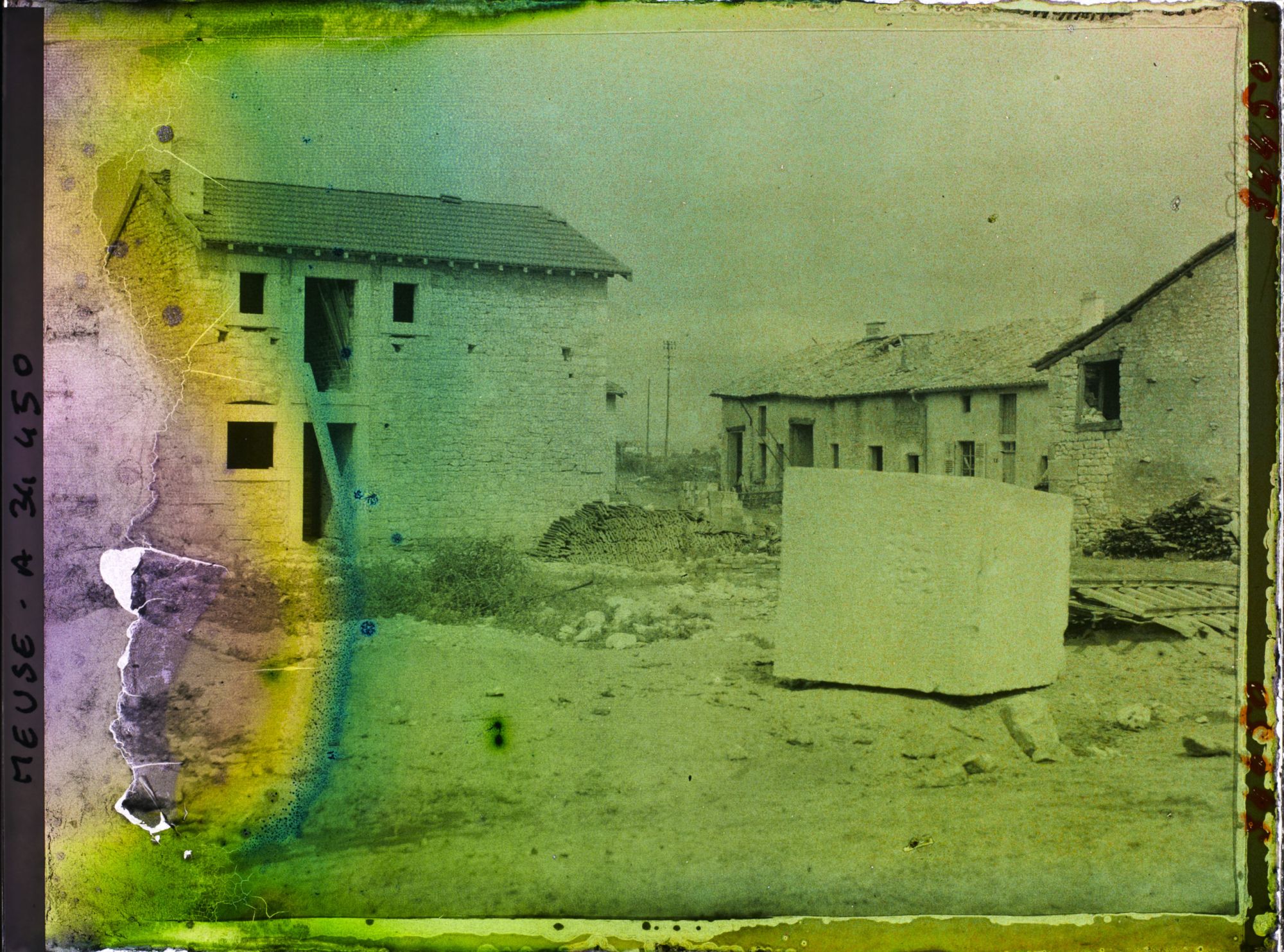 Image représentant France, Les Paroches, Un coin du Village