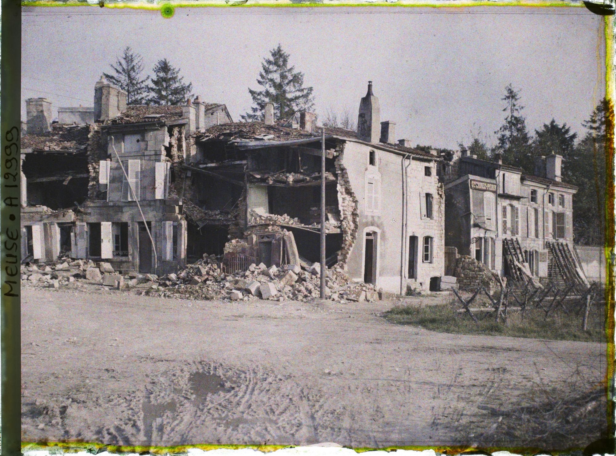 Image représentant Verdun, Place de la Citadelle Maisons ruinées