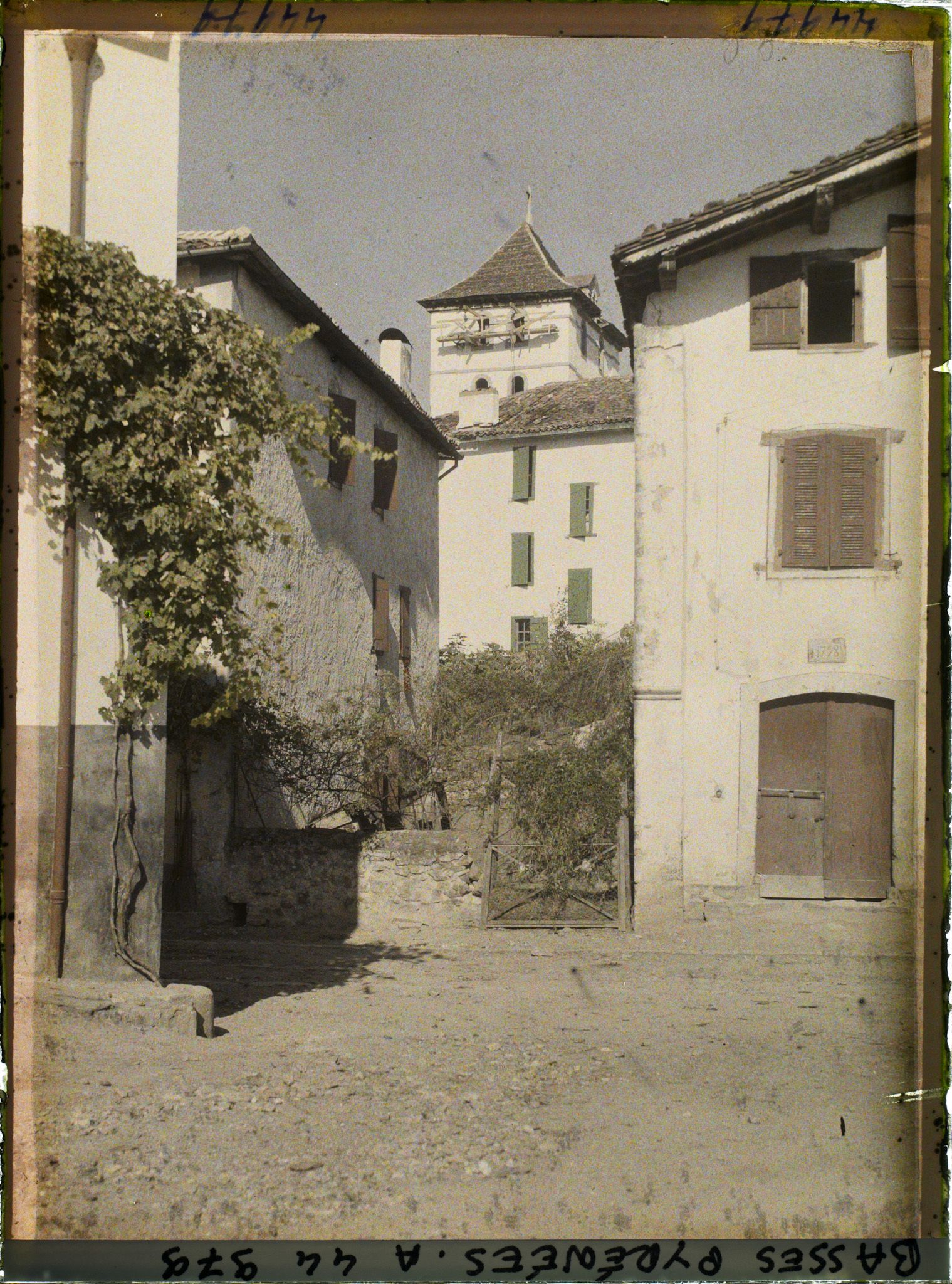 Image représentant France, Espelette, Dans le Village