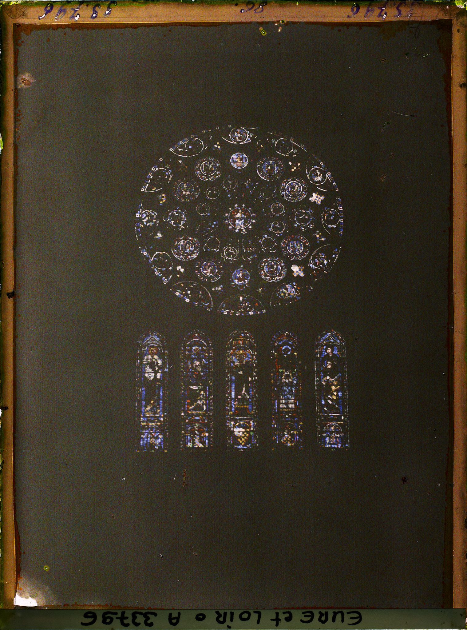 Image représentant Vitraux de la rose et des lancettes de la façade du transept sud de la cathédrale Notre-Dame