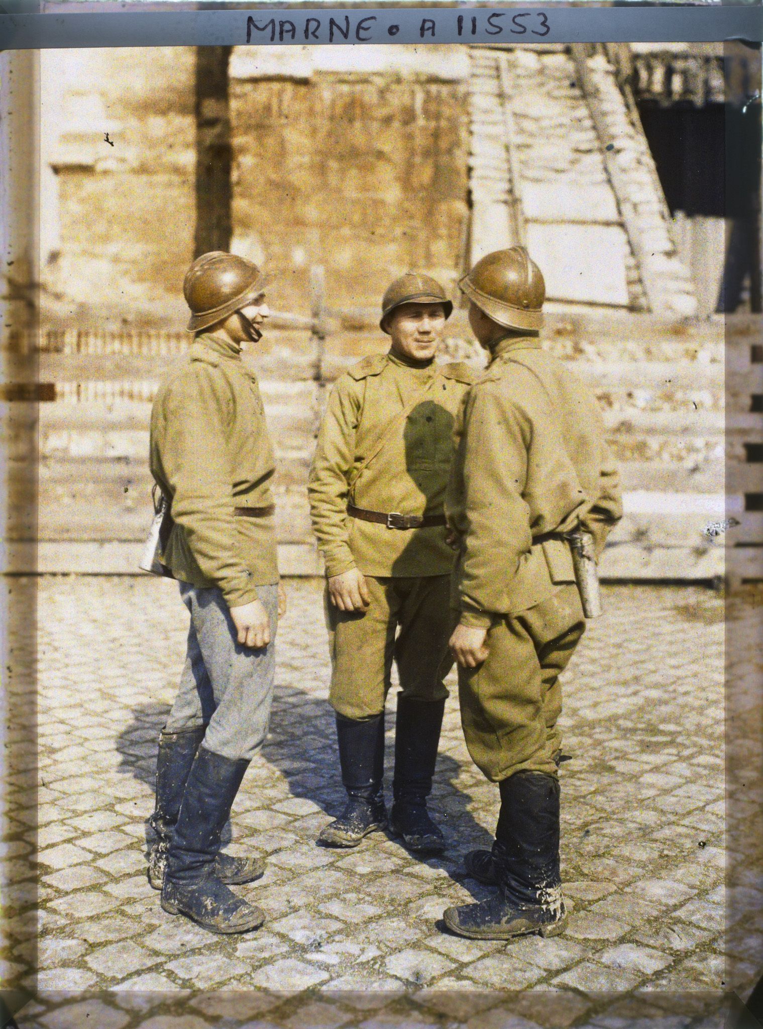 Image représentant Soldats russes sur le parvis de la cathédrale