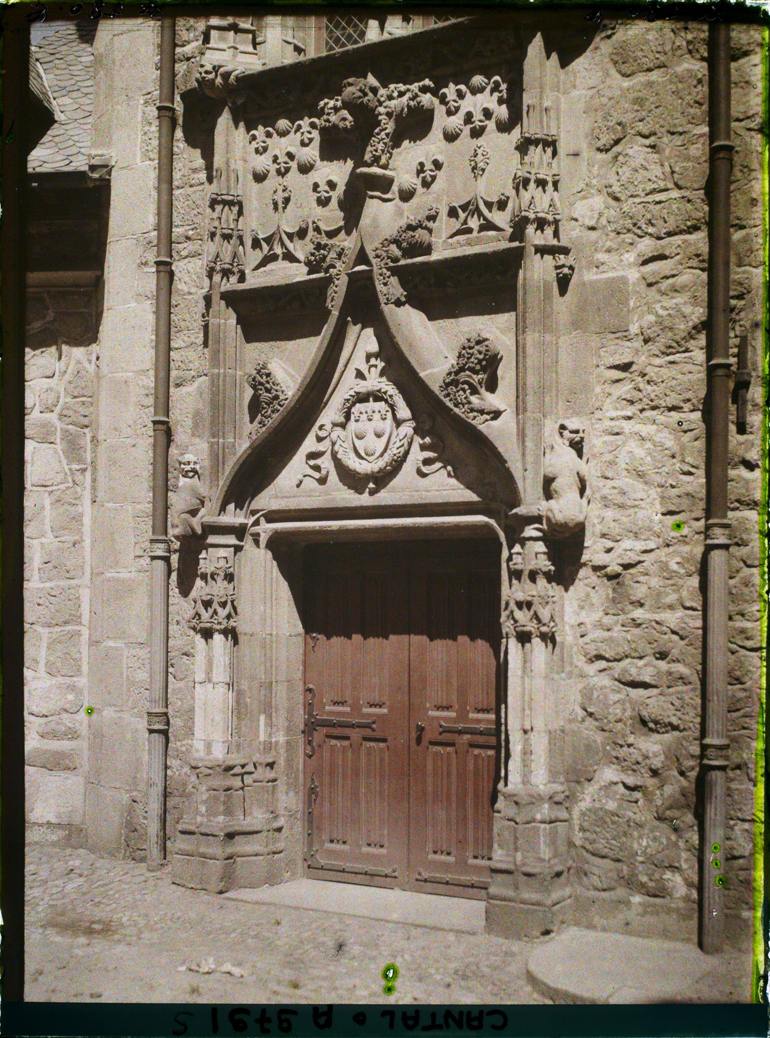 Image représentant La porte de la maison consulaire, rue de la Coste