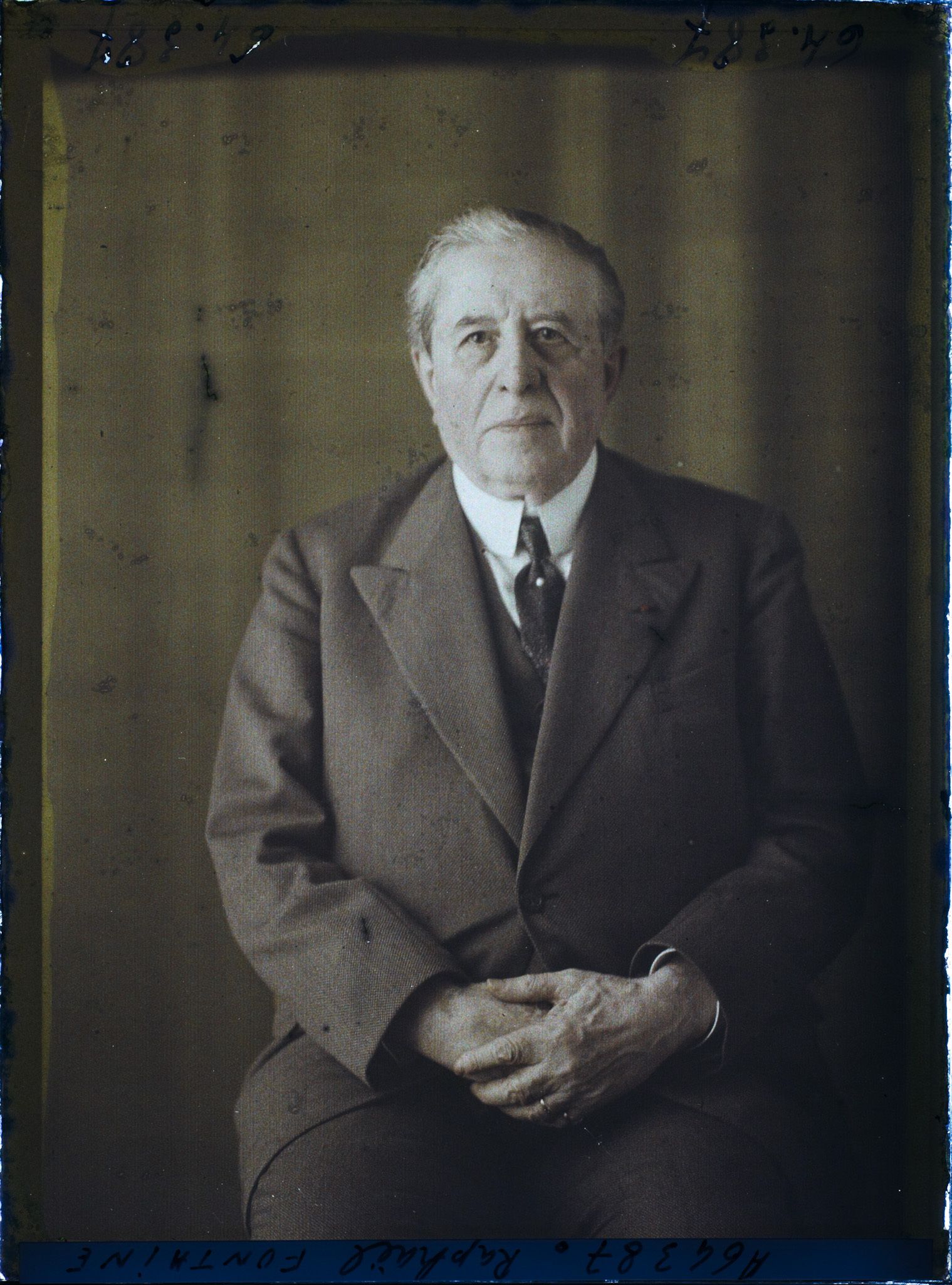 Image représentant https://musee-albert-kahn.s-museum.fr/home/NWQ2OTAwYzNmYjZlZTk1ZWQwODJmMjY4L2dlbmVyaWMtbm90aWNlLXRhYi9hdXRob3JpdHkvNjE3YTc5ZjVjZjhiODk2OGIzMzM3ZDIx/5d6900c3fb6ee95ed082f268/generic-notice-tab/authority/617a79ebcf8b8968b3336d4c Monsieur Raphaël Fontaine