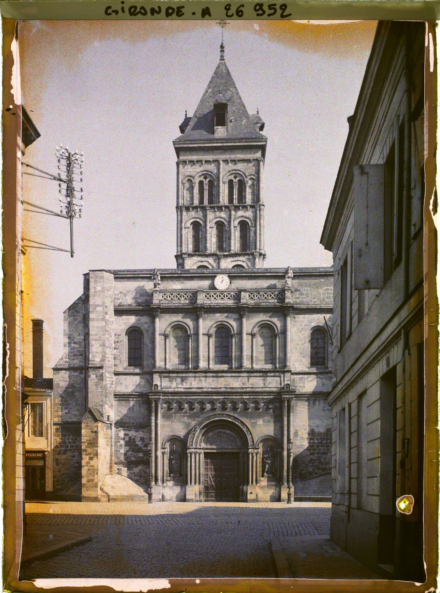 Image représentant La basilique Saint-Seurin, depuis l'actuelle 2 rue Georges Mandel