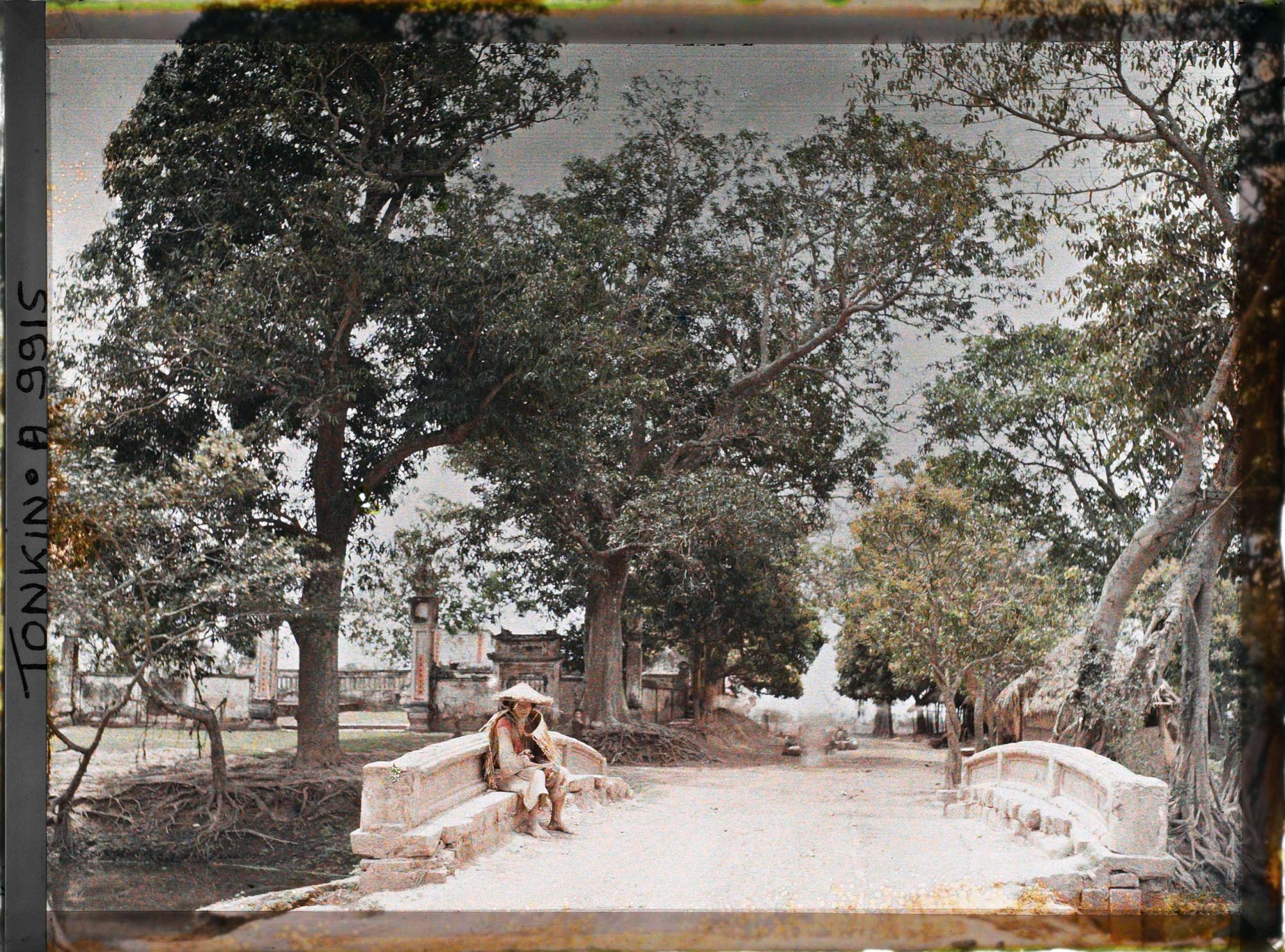 Image représentant Un pont à l'entrée d'un village