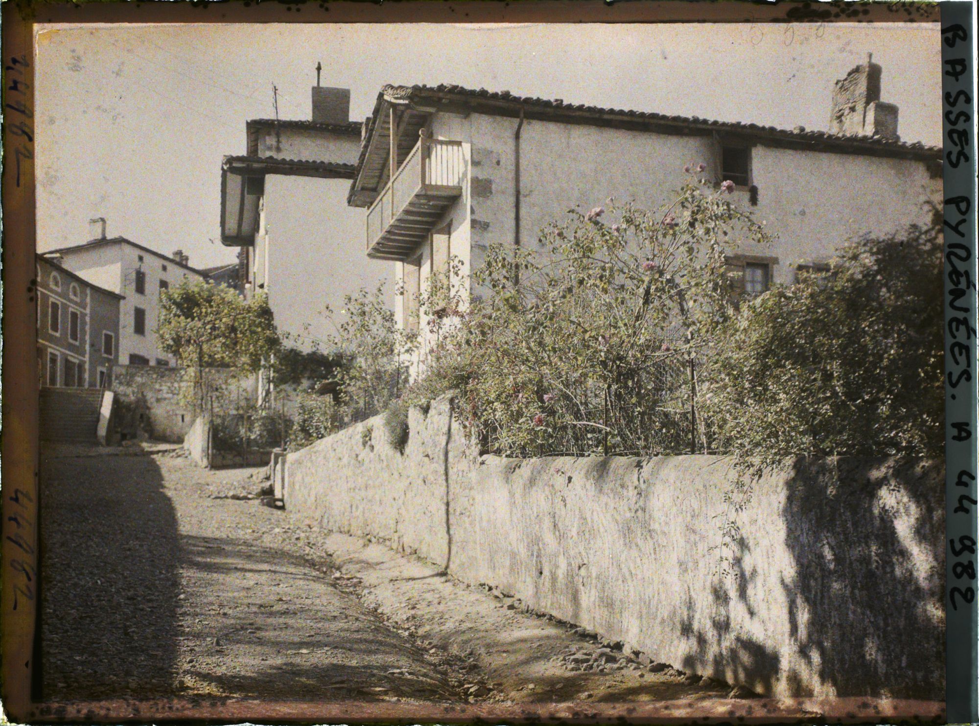 Image représentant France, Espelette, Une rue