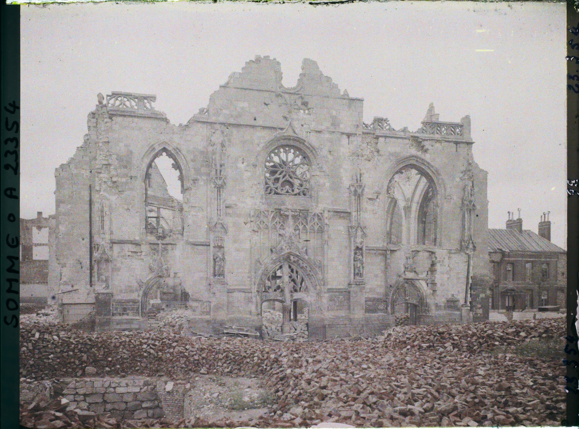 Image représentant France, Péronne, Façade de l'Eglise St Jean