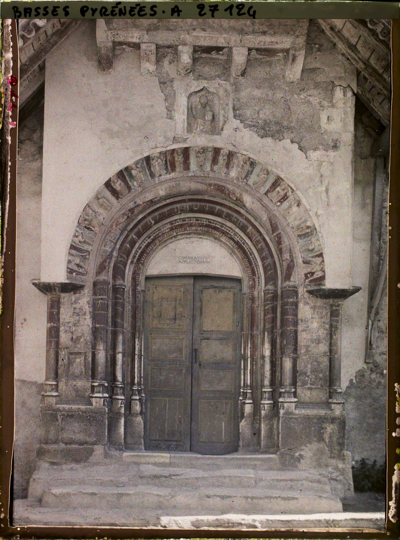 Image représentant France , Vallée D'Ossau, Porte de l'Eglise