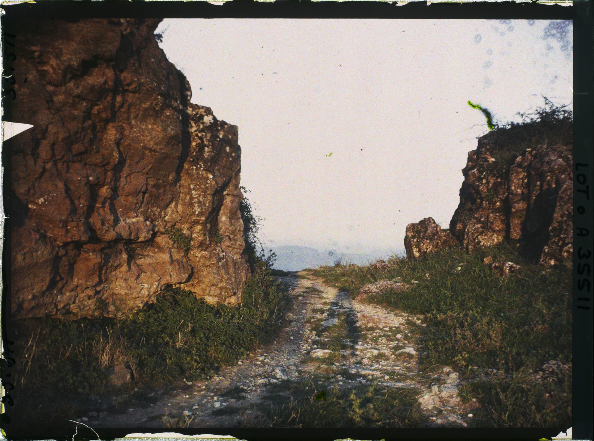 Image représentant France, Capdenac (Lot), Aspect des rochers vus au soleil Couchant