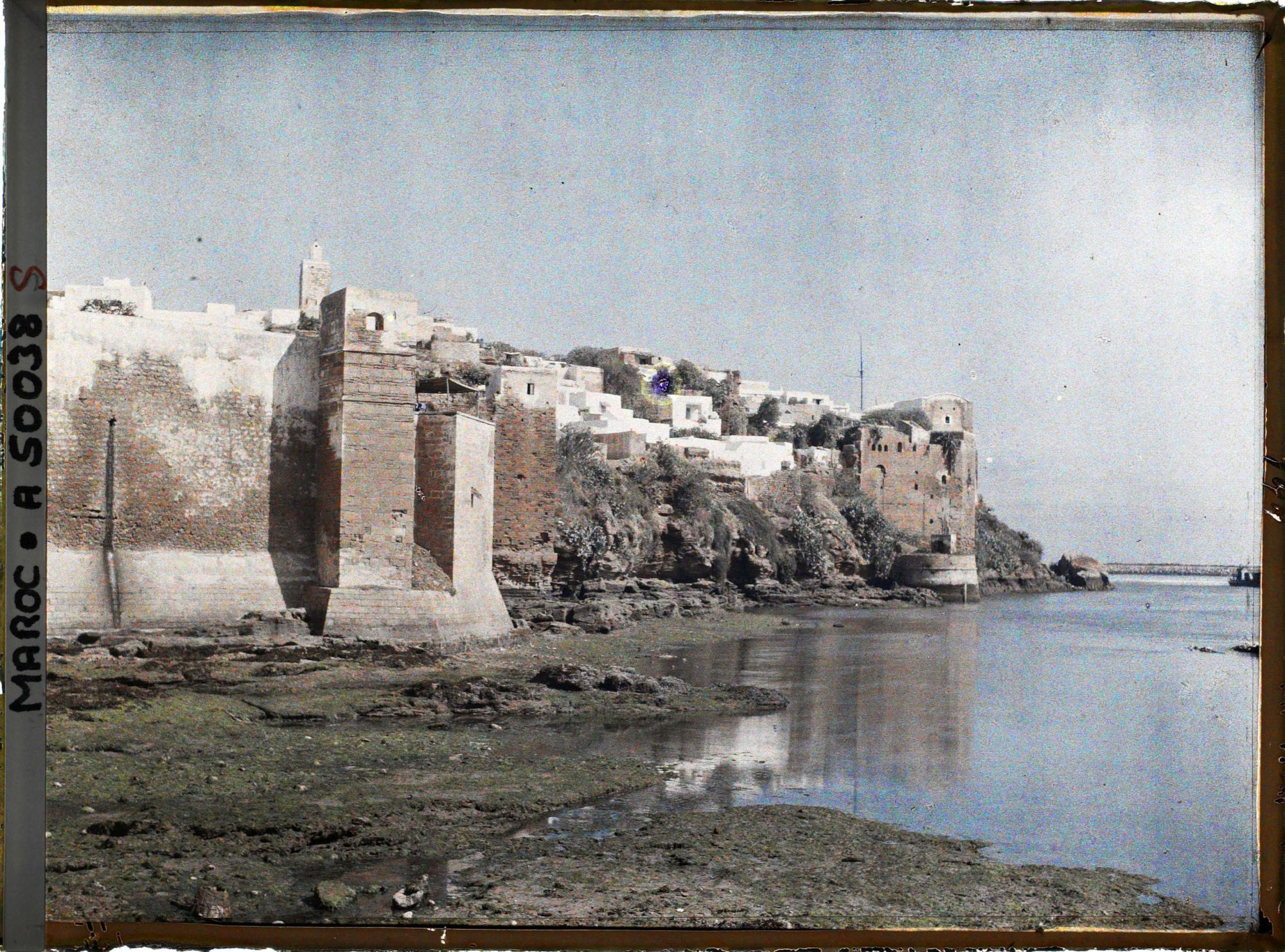Image représentant La casbah des Oudaïa au bord du fleuve Bou Regreg