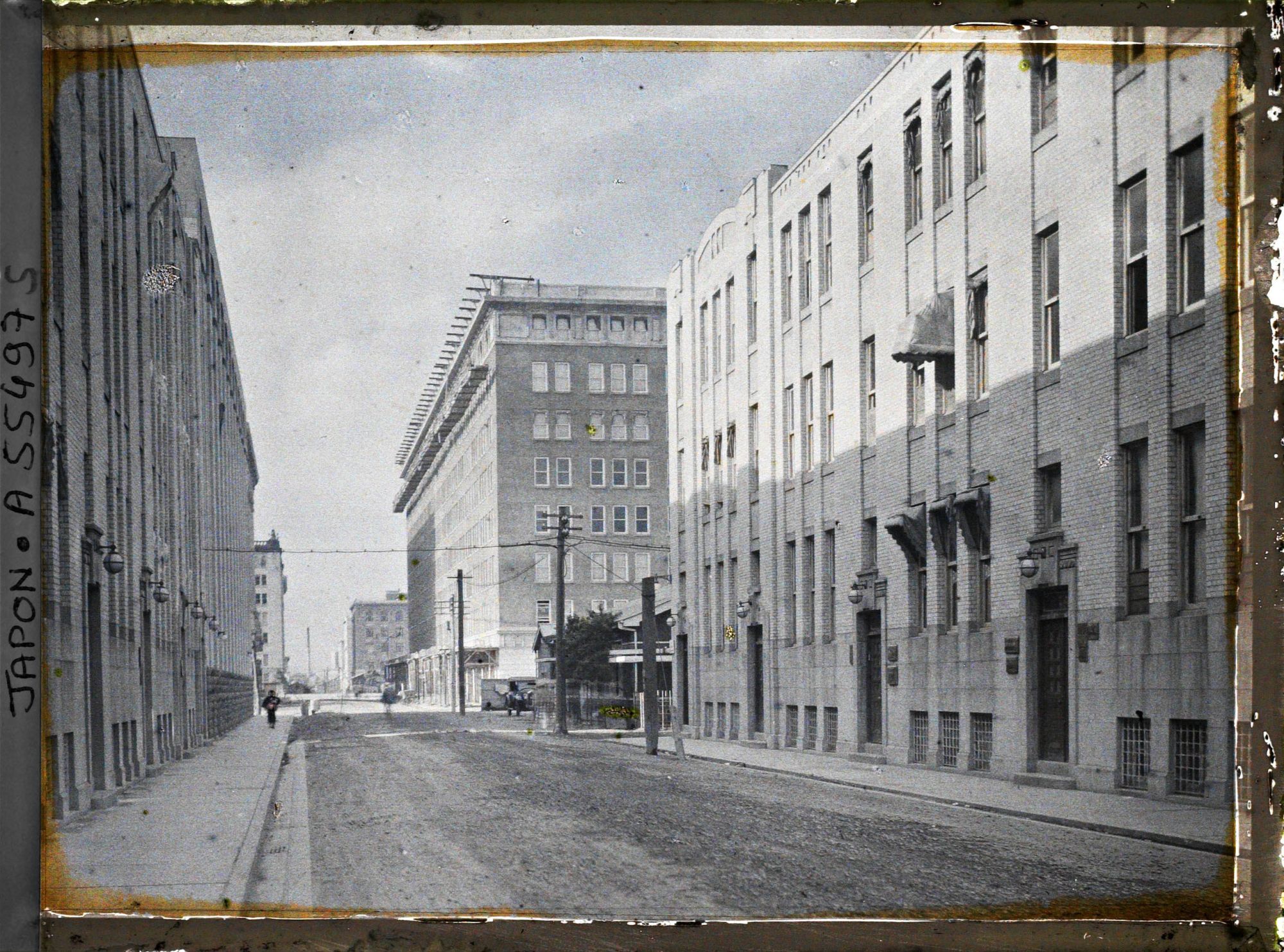 Image représentant Buildings d'une rue de Marunouchi (quartier des affaires, surnommé "Le Petit Londres")