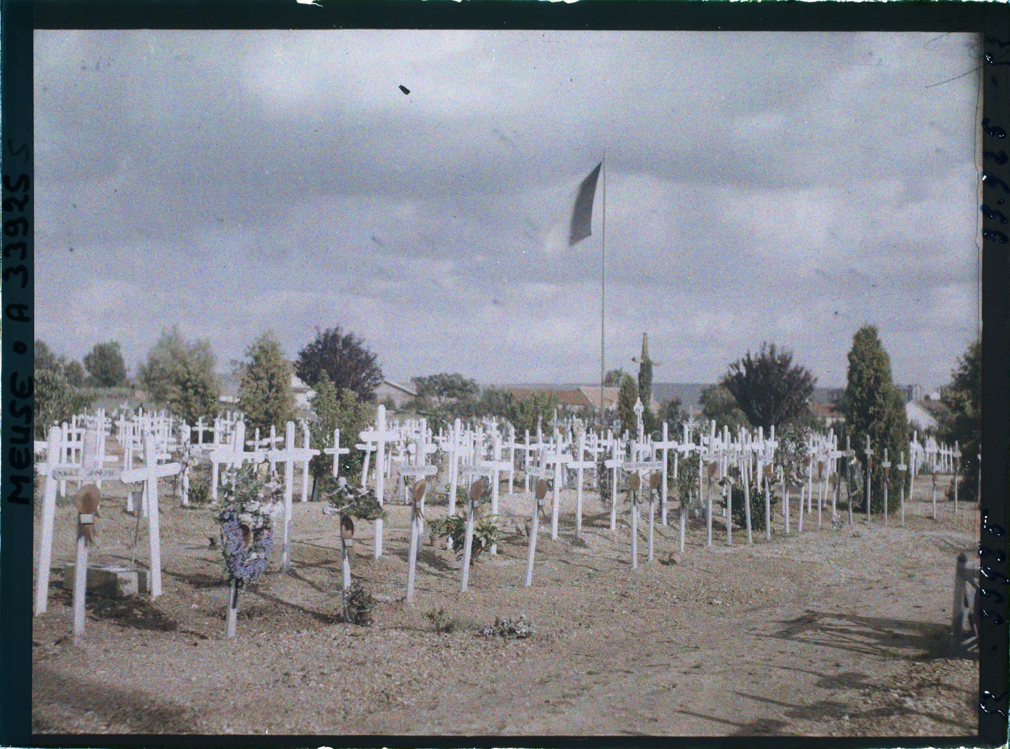 Image représentant France, Verdun, Vue d'ensemble ou Cimetière, vue vers le Cimetière Civil