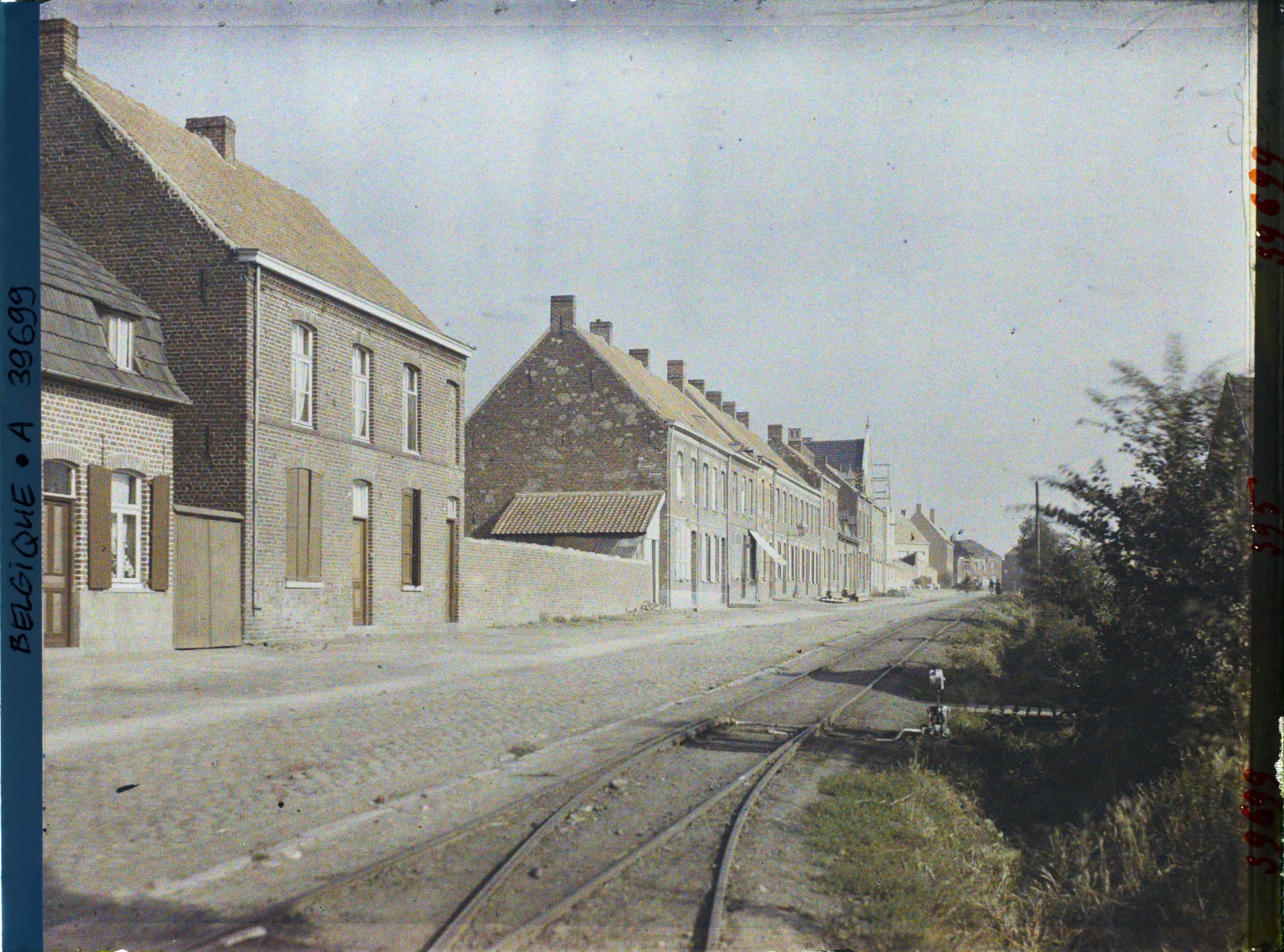 Image représentant Belgique, Neuve Eglise, Une rue reconstruite