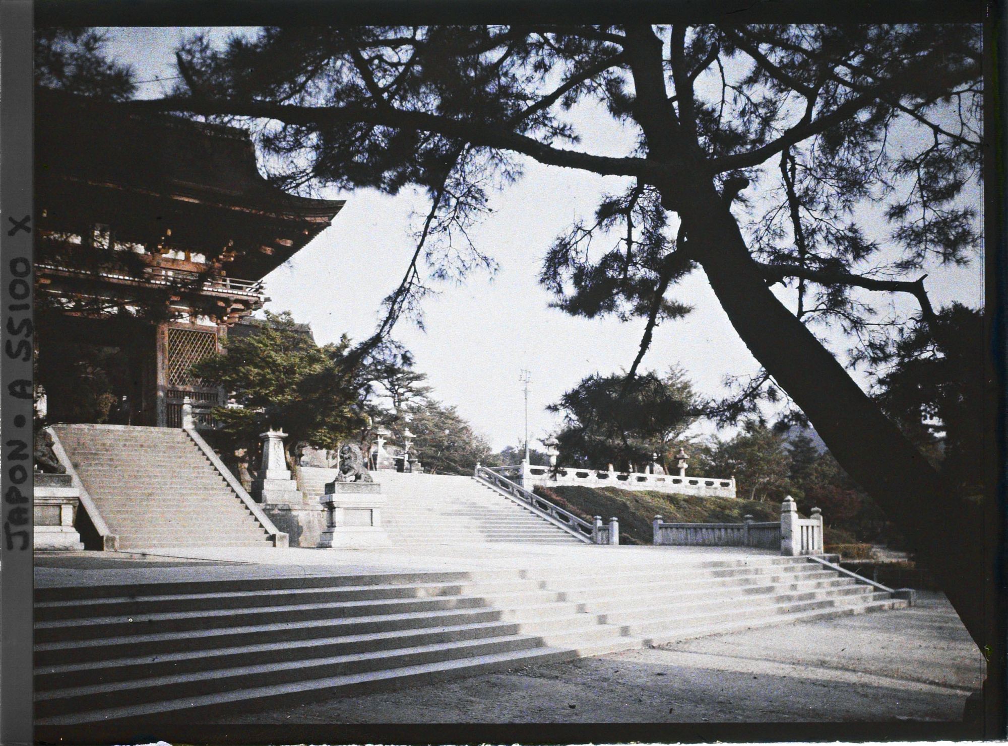 Image représentant Temple Kiyomizu-dera : porte d'entrée Niômon