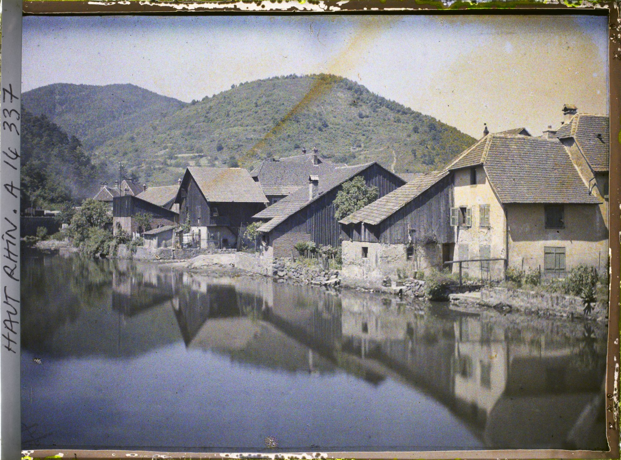 Image représentant Alsace, Vallée de la Thur, Village de Wilev : les bords de la Thur