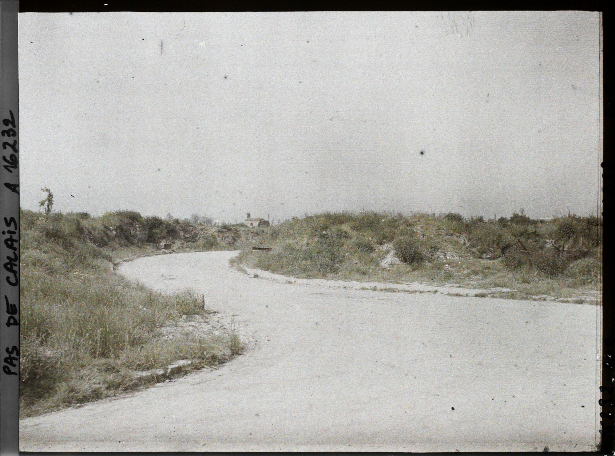 Image représentant France, Blangy, (Les bords) La rue principale et la place vues du moulin