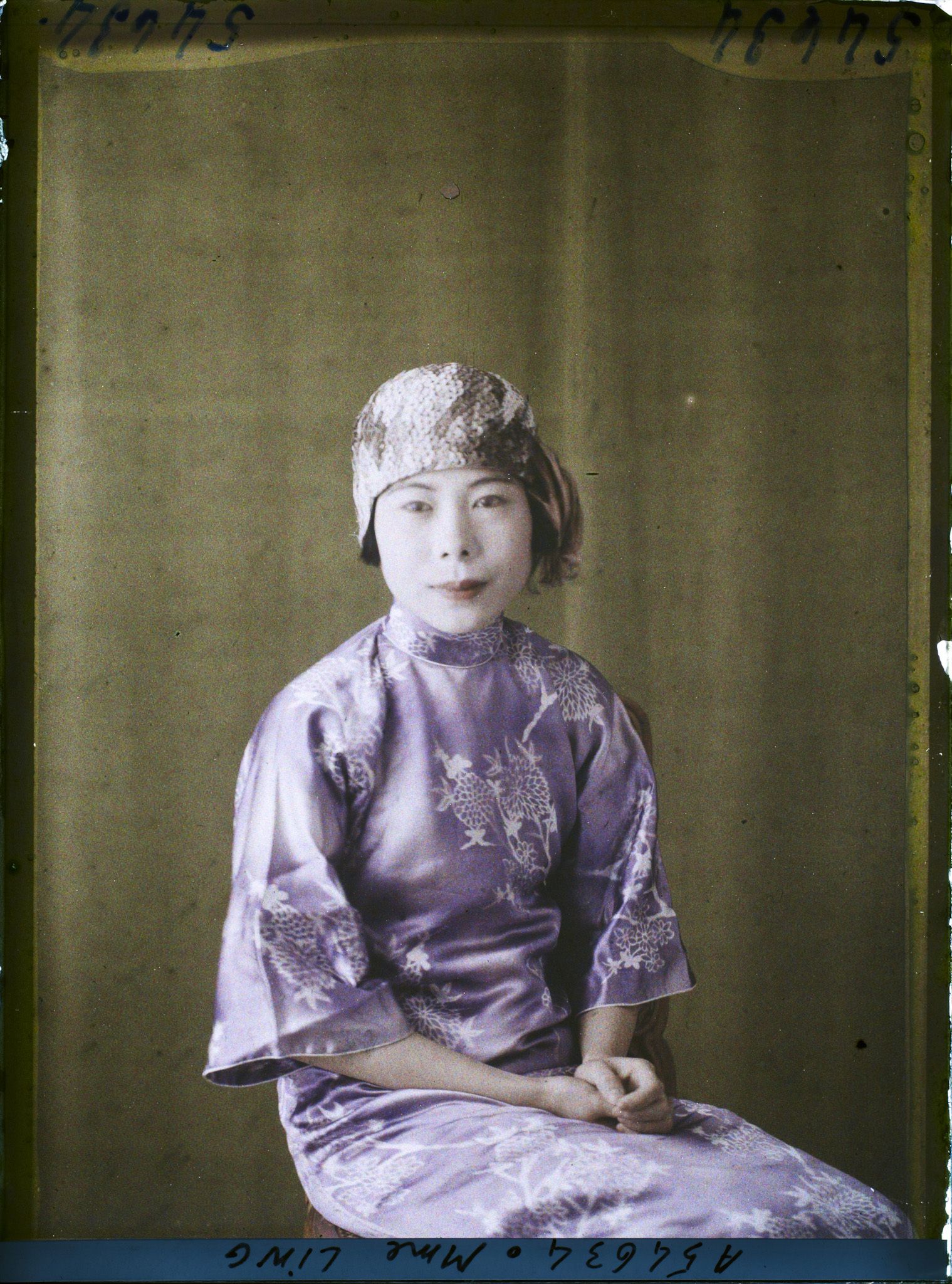 Image représentant https://musee-albert-kahn.s-museum.fr/home/NWQ2OTAwYzNmYjZlZTk1ZWQwODJmMjY4L2dlbmVyaWMtbm90aWNlLXRhYi9hdXRob3JpdHkvNjE3YTc5ZjVjZjhiODk2OGIzMzM3ZDIx/5d6900c3fb6ee95ed082f268/generic-notice-tab/authority/617a79ebcf8b8968b333727f Madame Ling