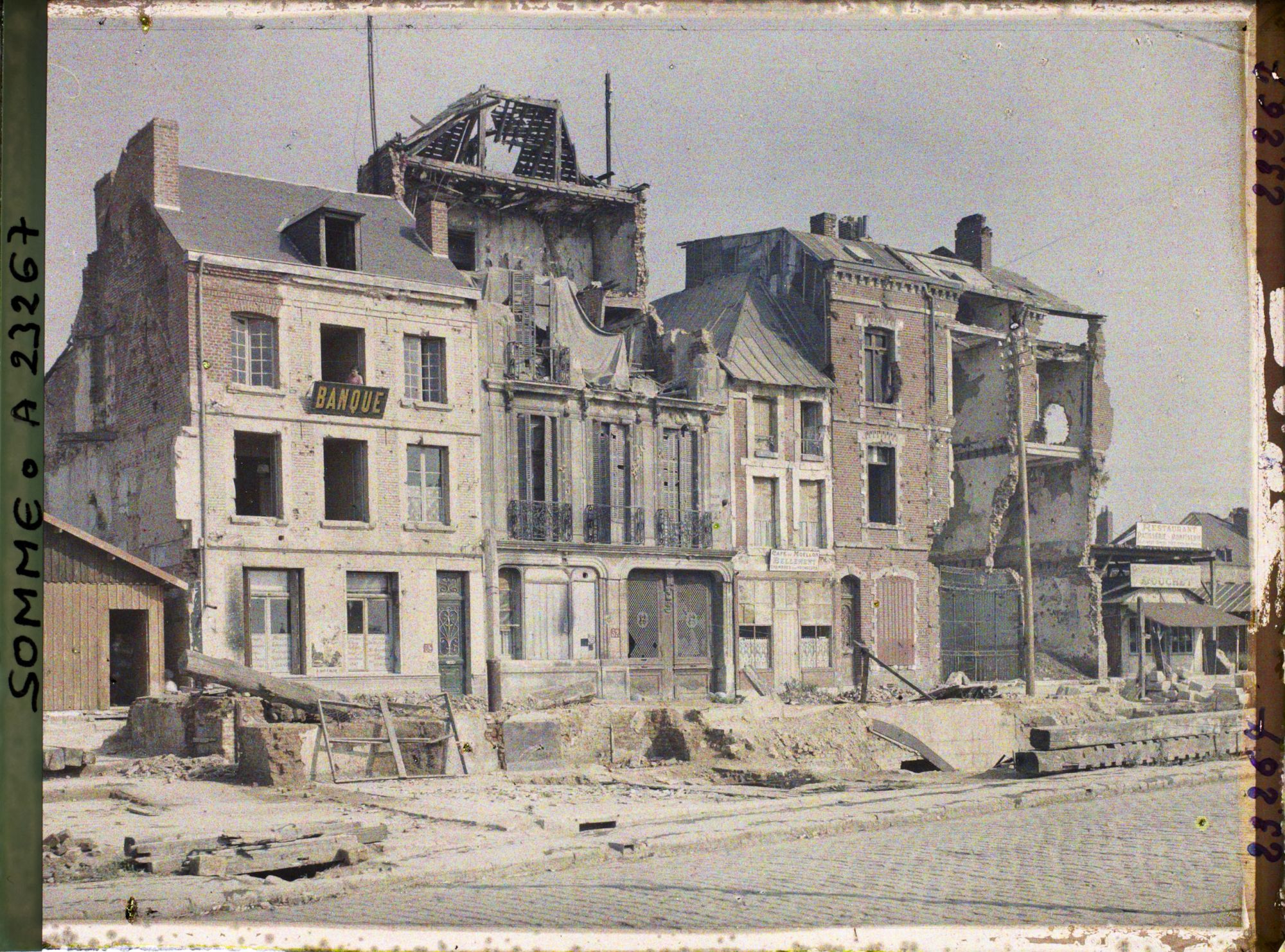 Image représentant France, Péronne, Maisons sur la grande Place