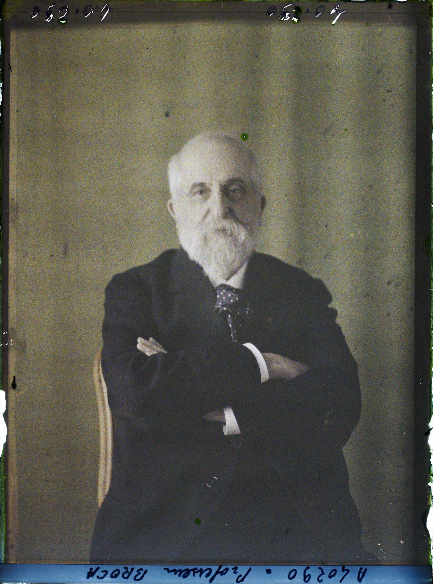 Image représentant Le professeur  https://musee-albert-kahn.s-museum.fr/home/NWQ2OTAwYzNmYjZlZTk1ZWQwODJmMjY4L2dlbmVyaWMtbm90aWNlLXRhYi9hdXRob3JpdHkvNjE3YTc5ZjVjZjhiODk2OGIzMzM3ZDIx/5d6900c3fb6ee95ed082f268/generic-notice-tab/authority/617a79ebcf8b8968b3336990 Broca