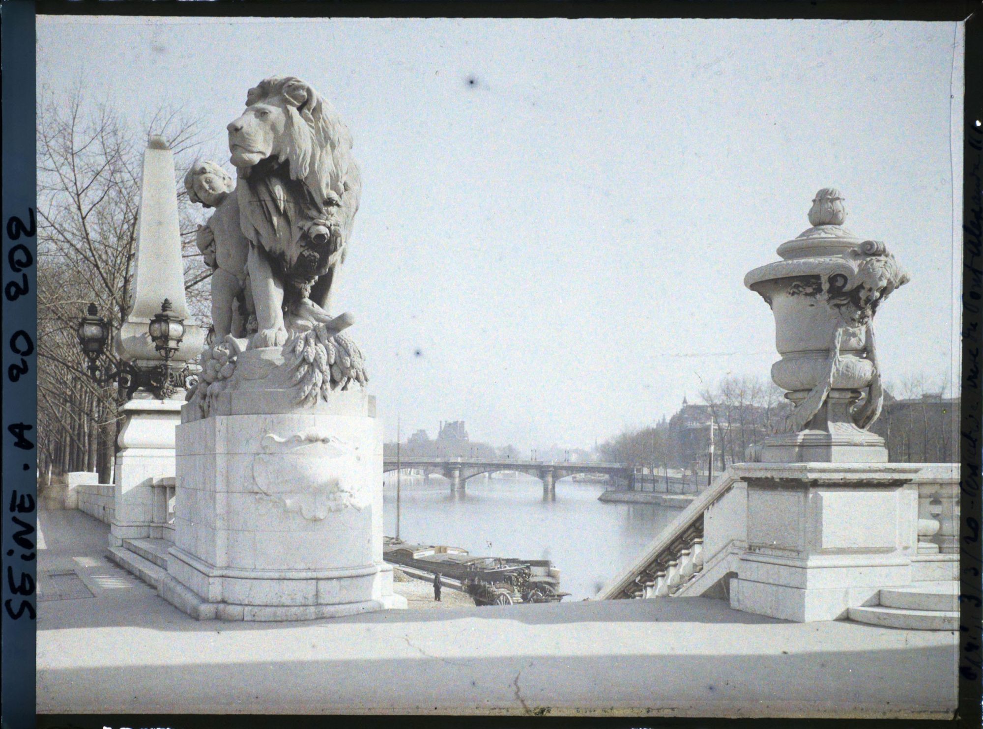 Image représentant Perspective prise du pont Alexandre-III vers le pont de la Concorde