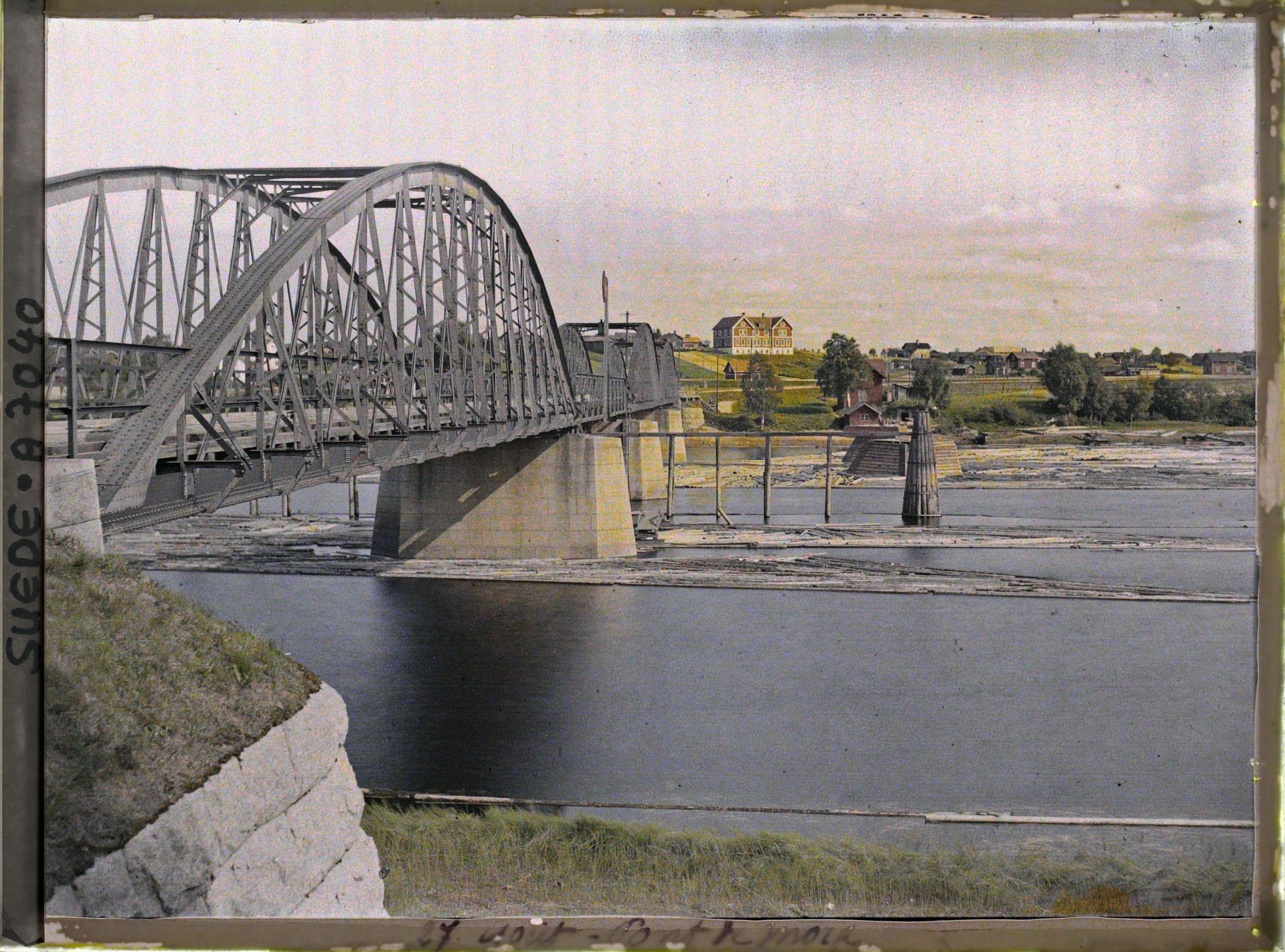 Image représentant Le pont ferroviaire et routier vers Mora Noret