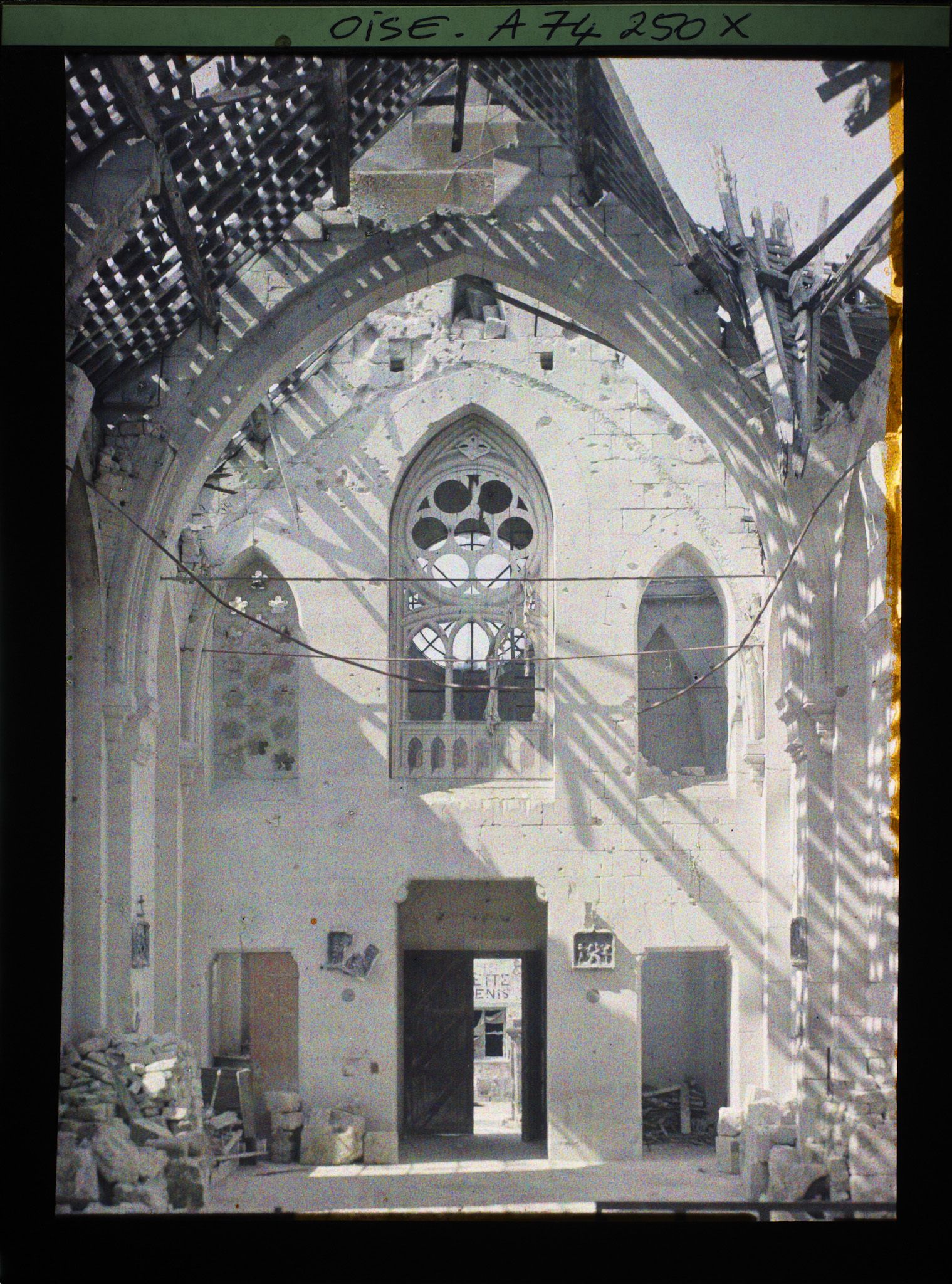 Image représentant L'église en ruines