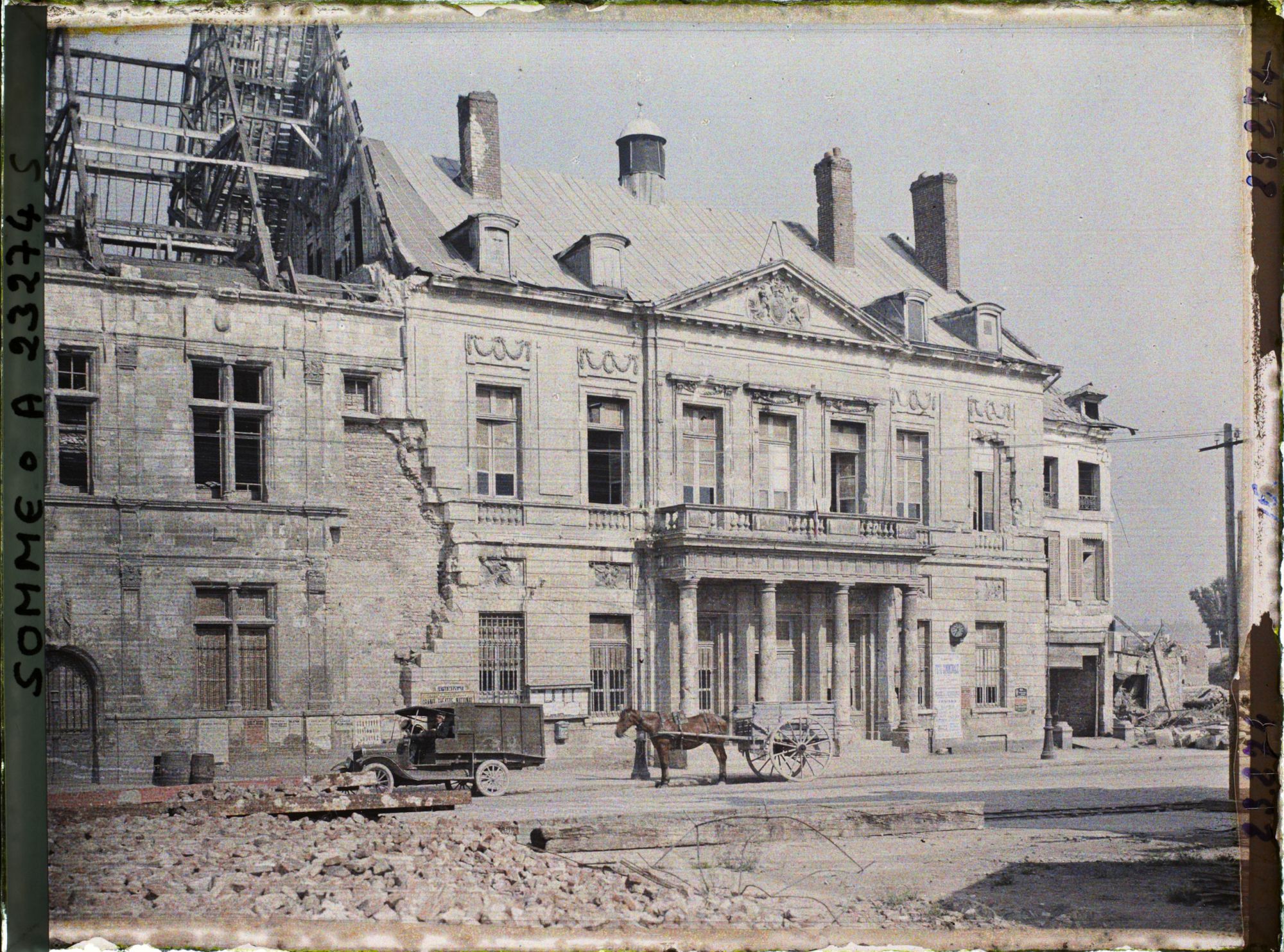 Image représentant France, Péronne, Façade de l'Hôtel de Ville