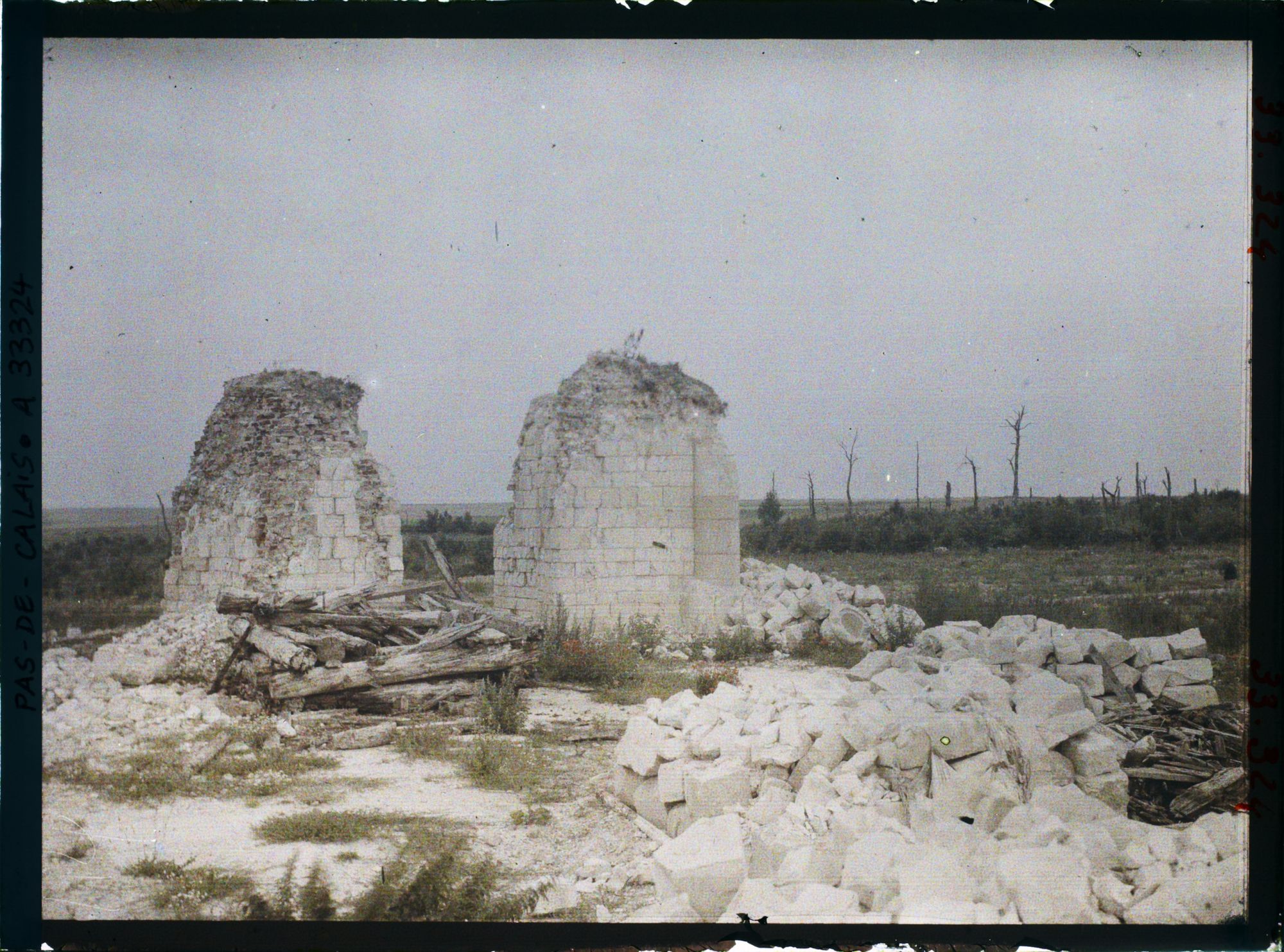 Image représentant France, Morval , Eglise en ruines et se abords