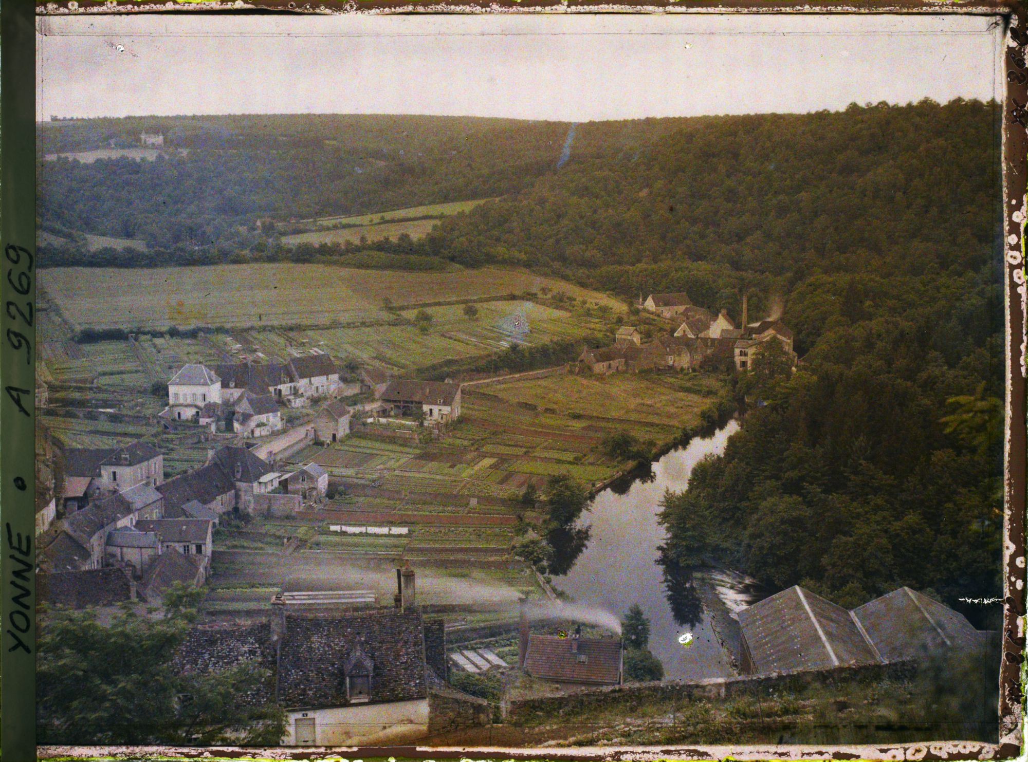 Image représentant La vallée du Cousin, vue prise de la promenade dite des Terreaux Petite Porte