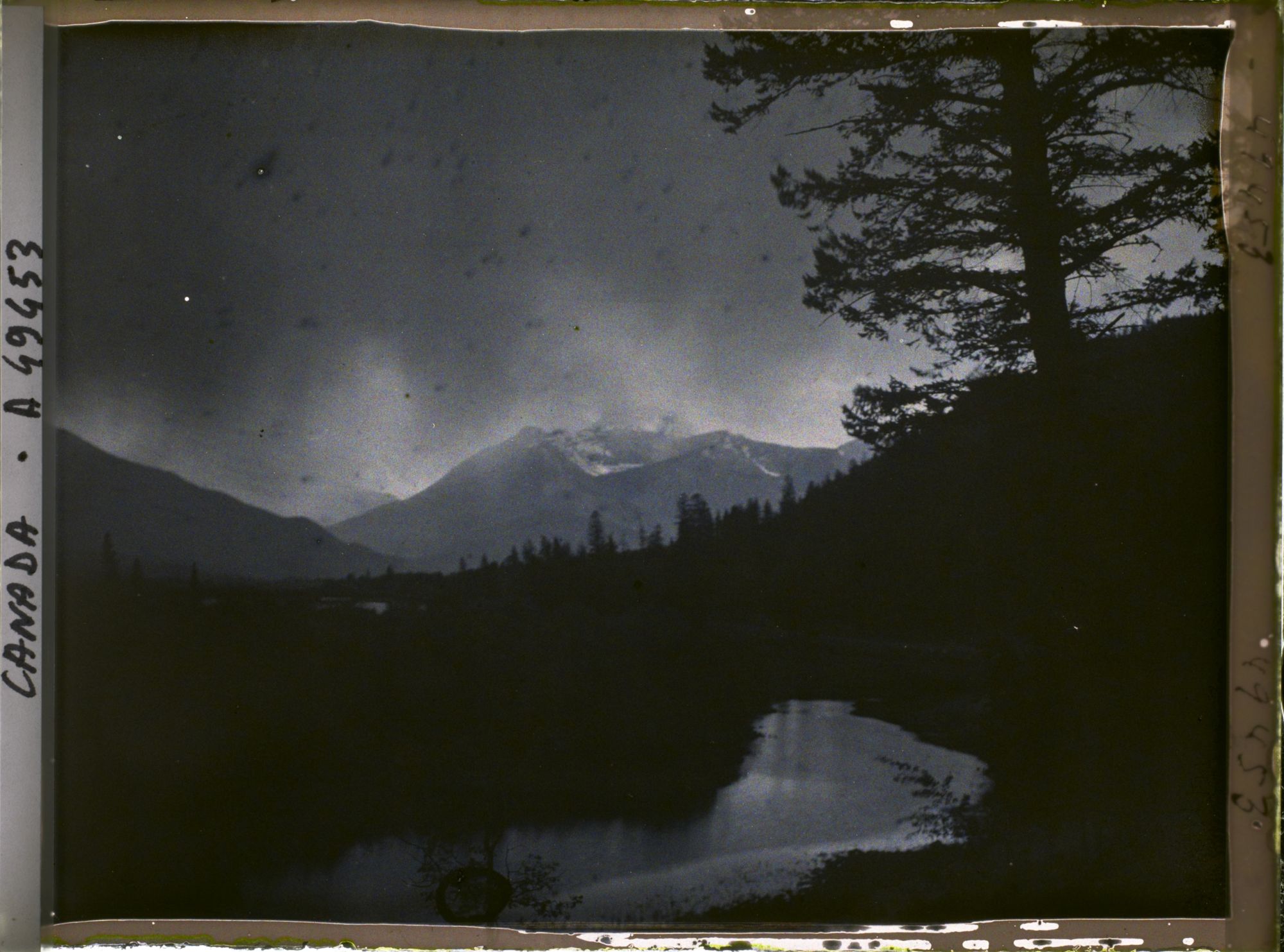 Image représentant Canada, Banff, L' orage est arrivé