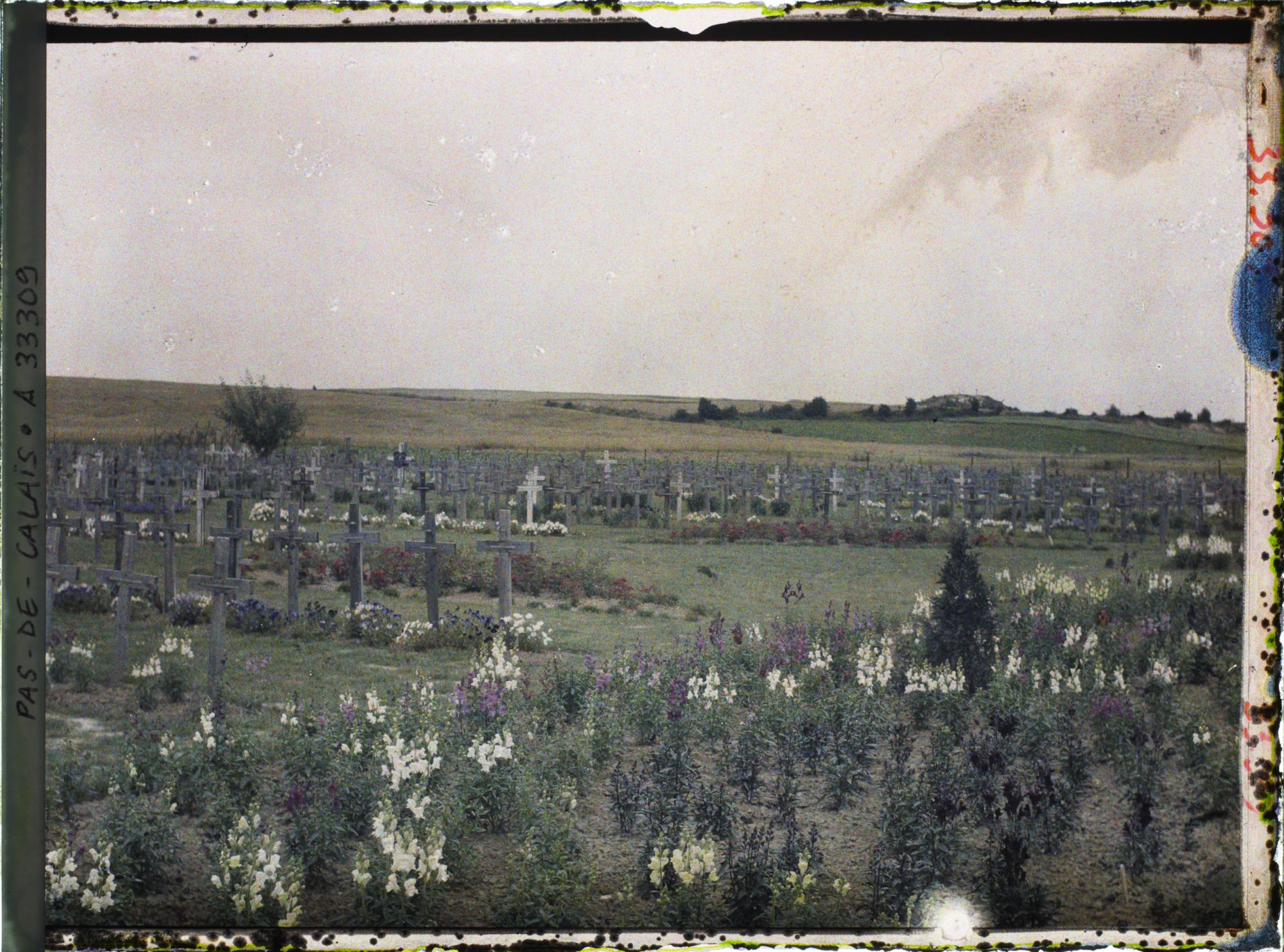 Image représentant France, Cimetière anglais pris de la route de Bapaume, face à la Butte de Varlencourt