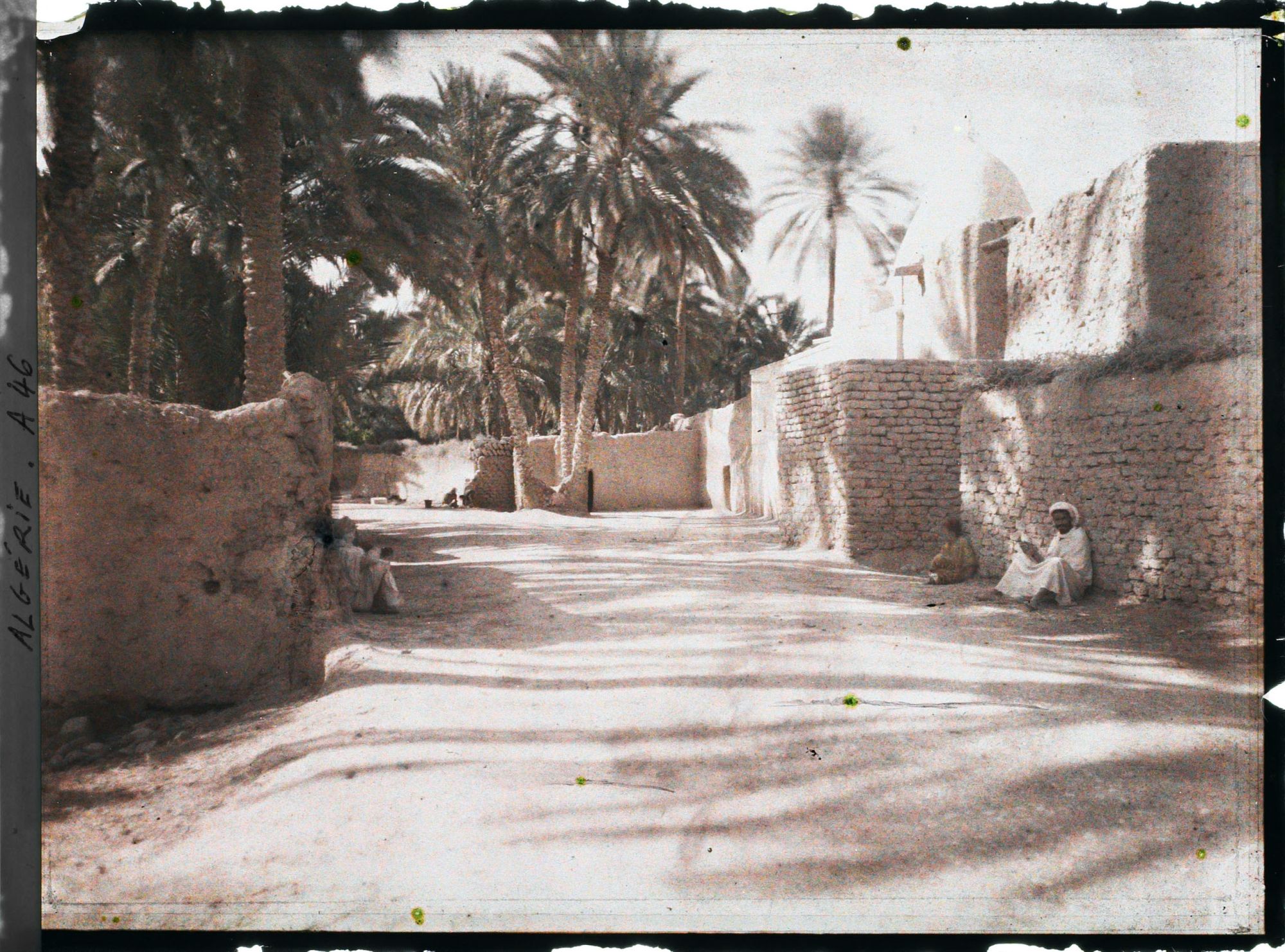 Image représentant Une route de terre du village de Bab el Ralek à proximité du marabout de Sidi Lahssen