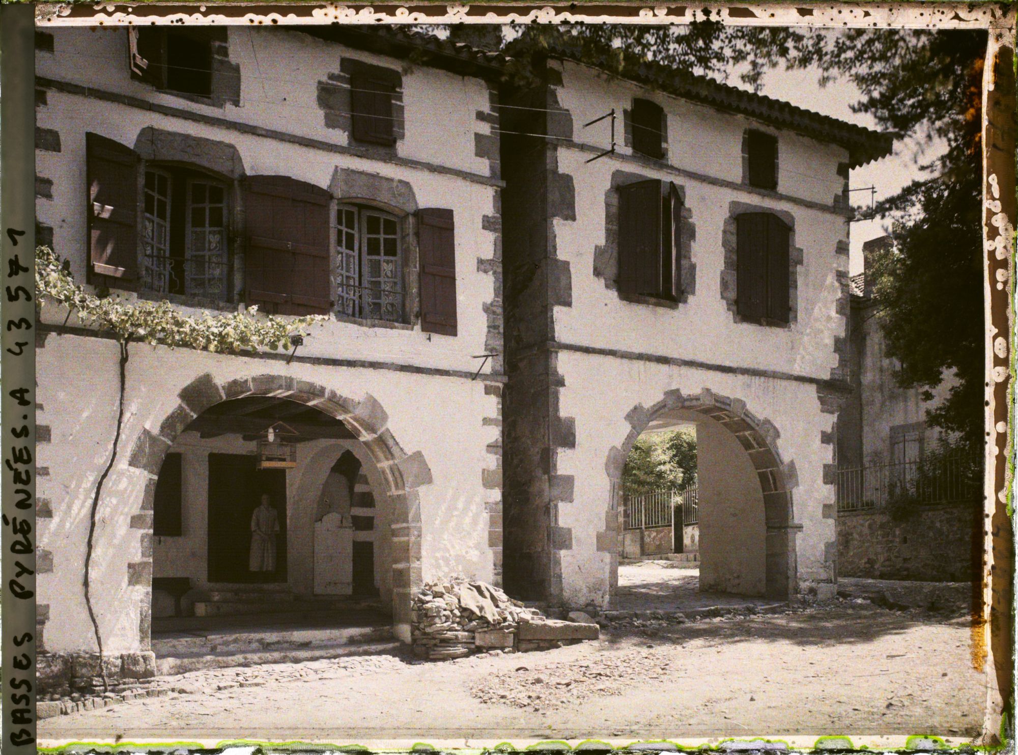 Image représentant France, La Bastide - Clairence, Autres maisons s/ la place